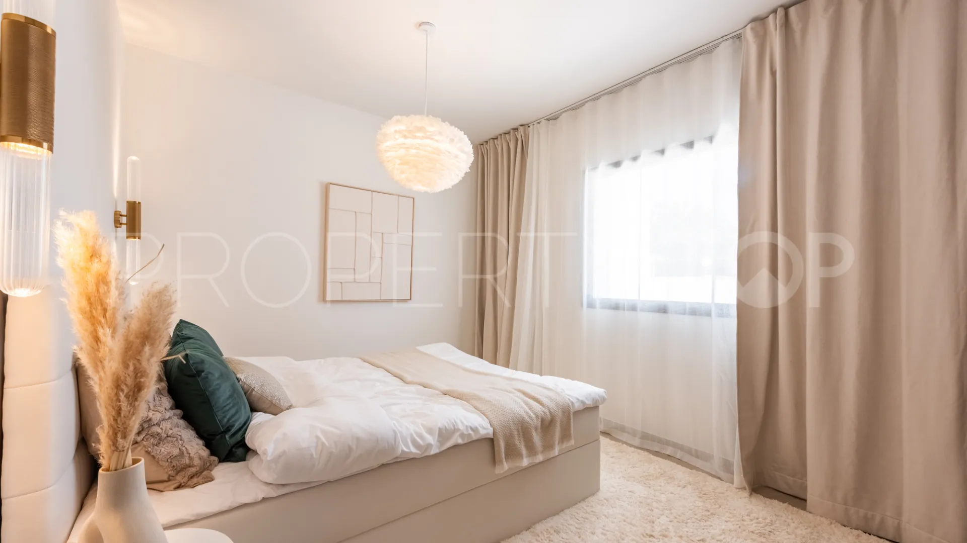 Town house for sale in Nueva Andalucia with 4 bedrooms