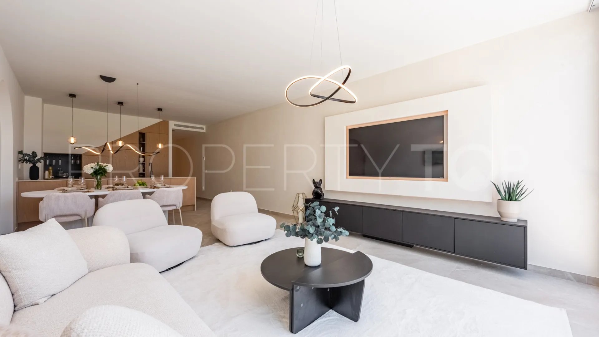 Town house for sale in Nueva Andalucia with 4 bedrooms