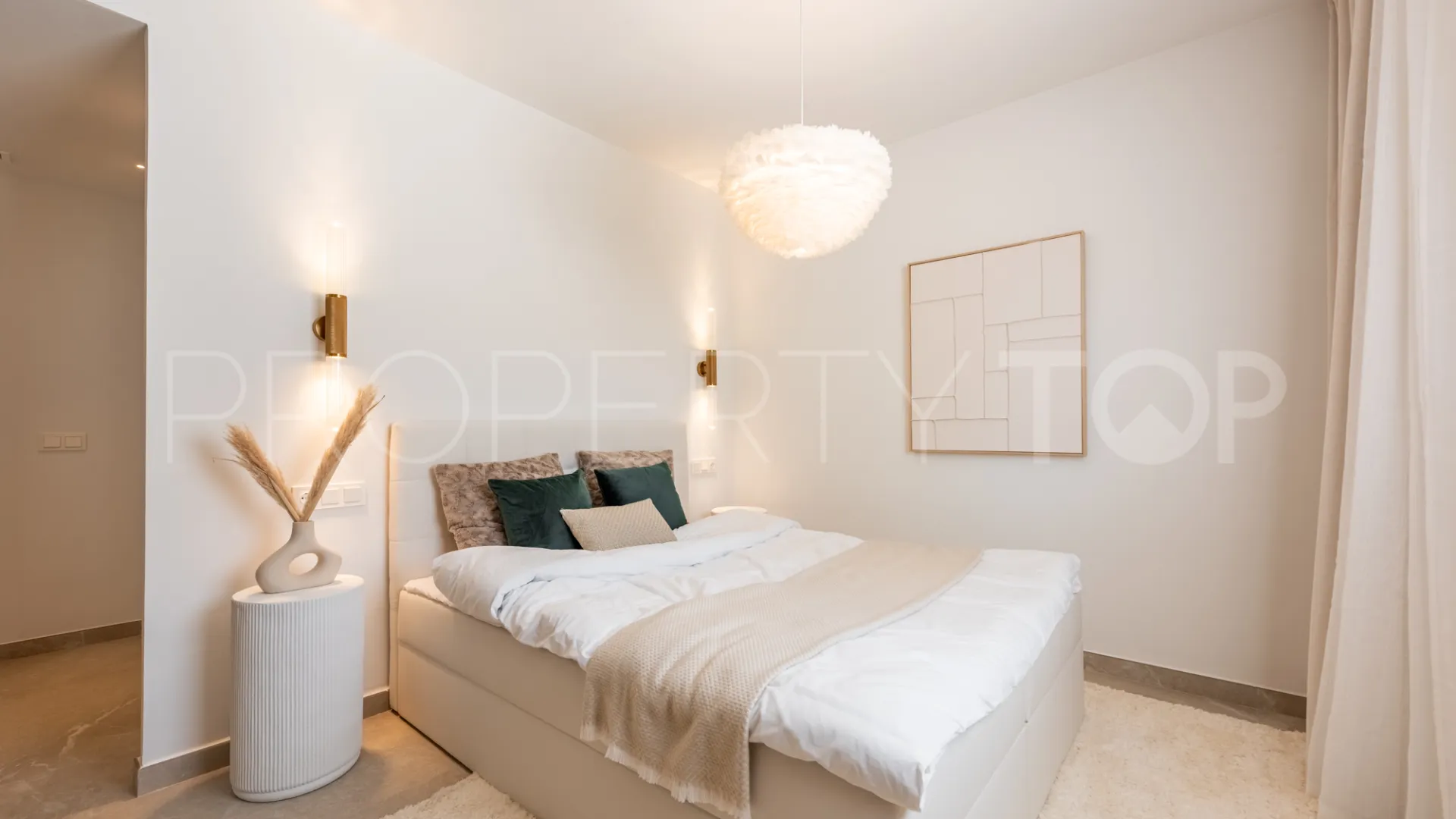 Town house for sale in Nueva Andalucia with 4 bedrooms