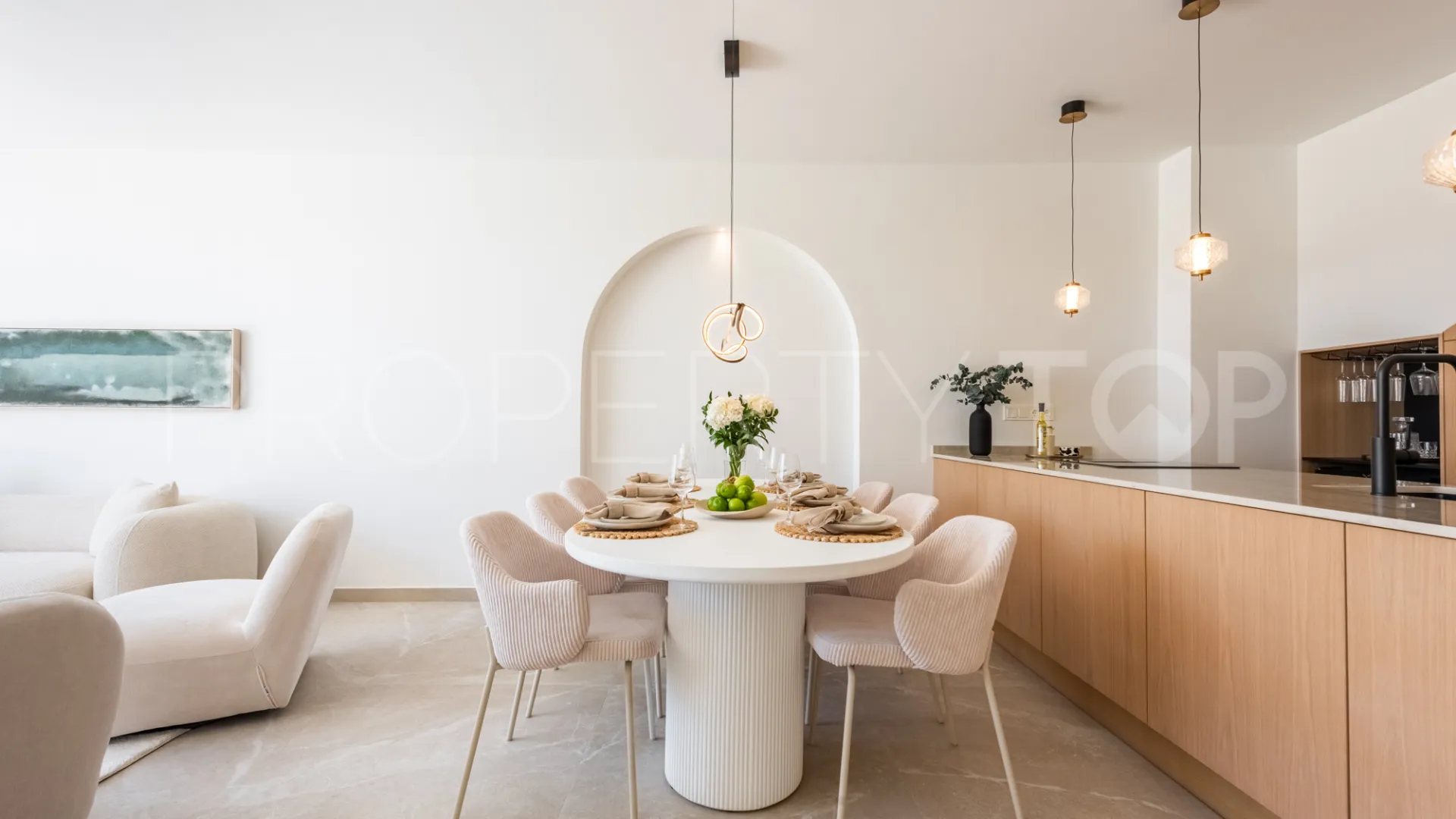 Town house for sale in Nueva Andalucia with 4 bedrooms