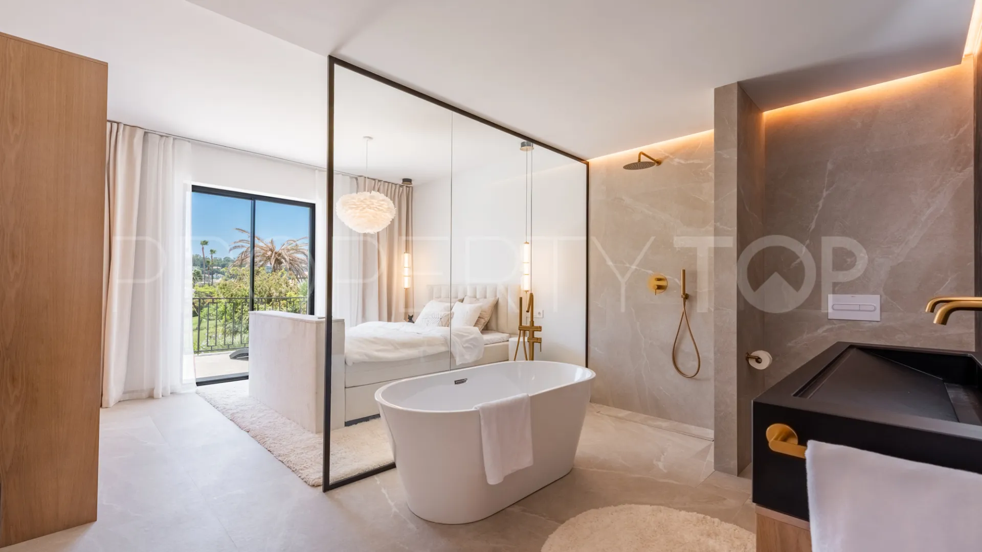 Town house for sale in Nueva Andalucia with 4 bedrooms