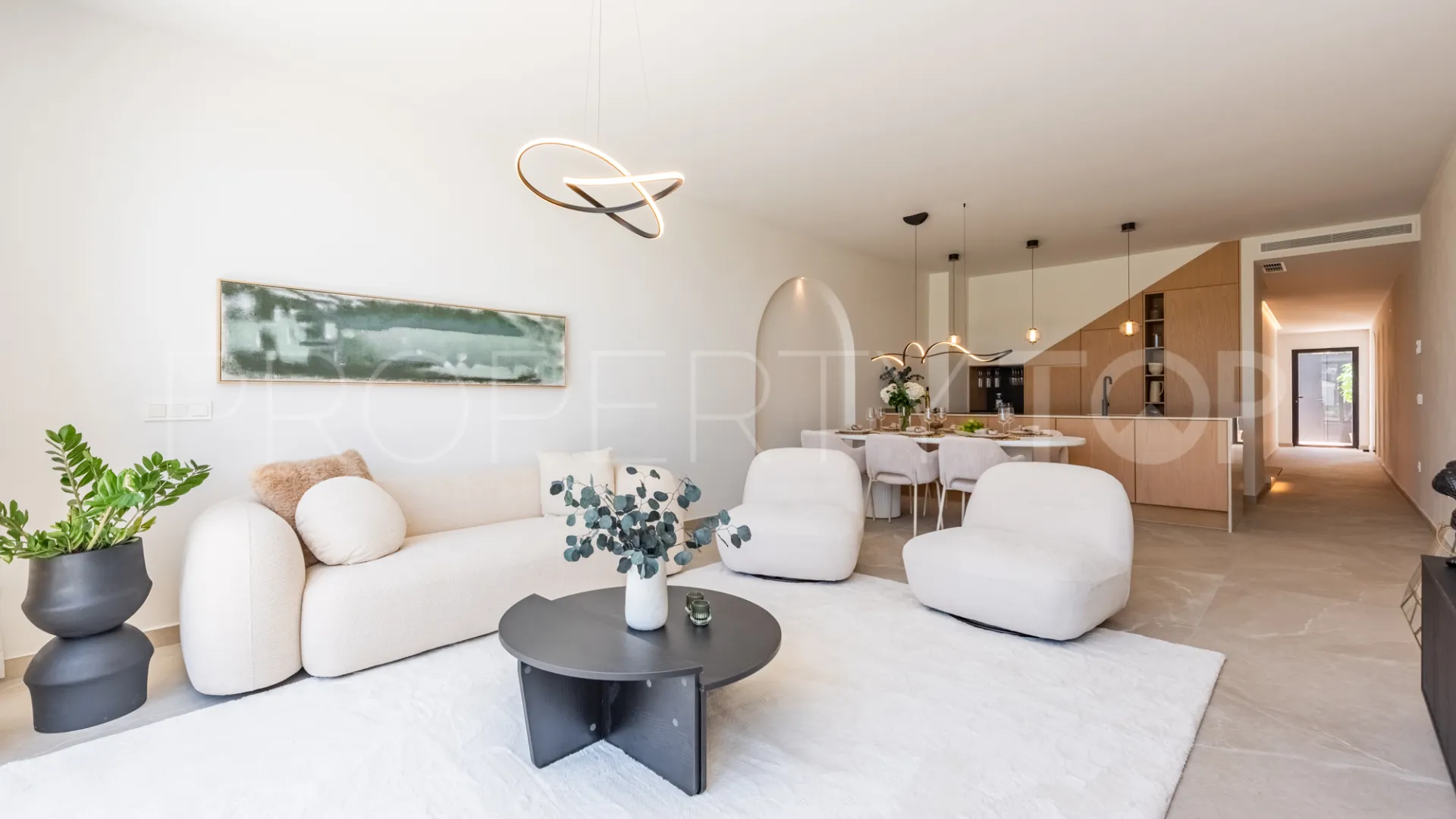 Town house for sale in Nueva Andalucia with 4 bedrooms