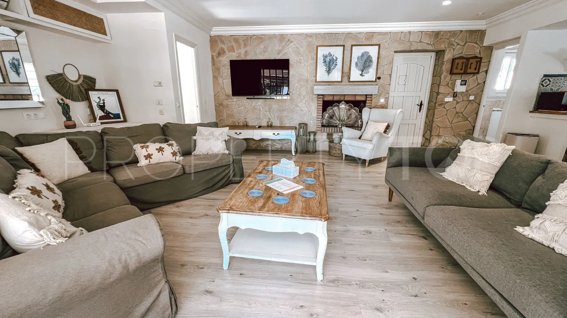 Villa for sale in Nueva Andalucia with 5 bedrooms