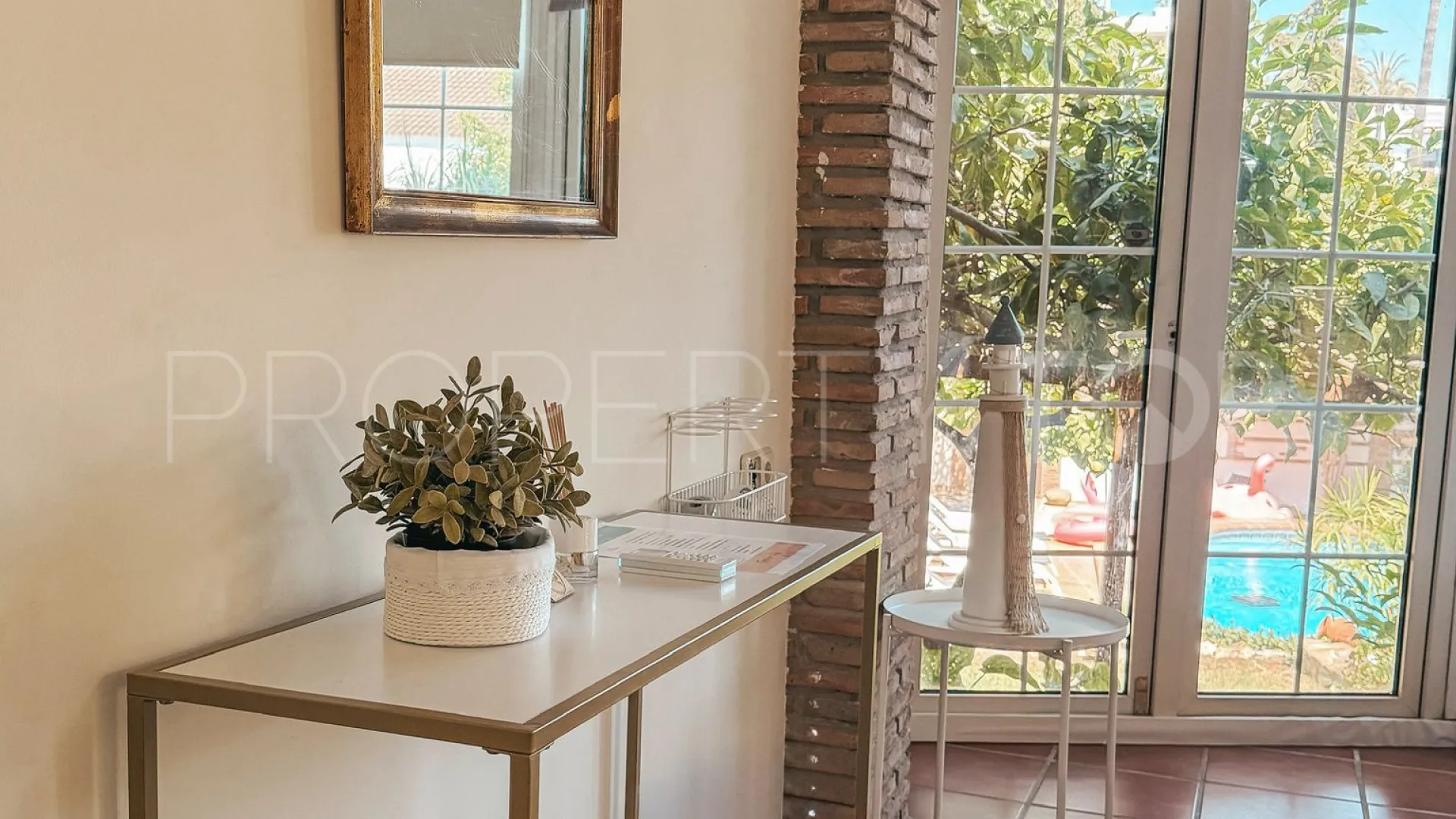 Villa for sale in Nueva Andalucia with 5 bedrooms