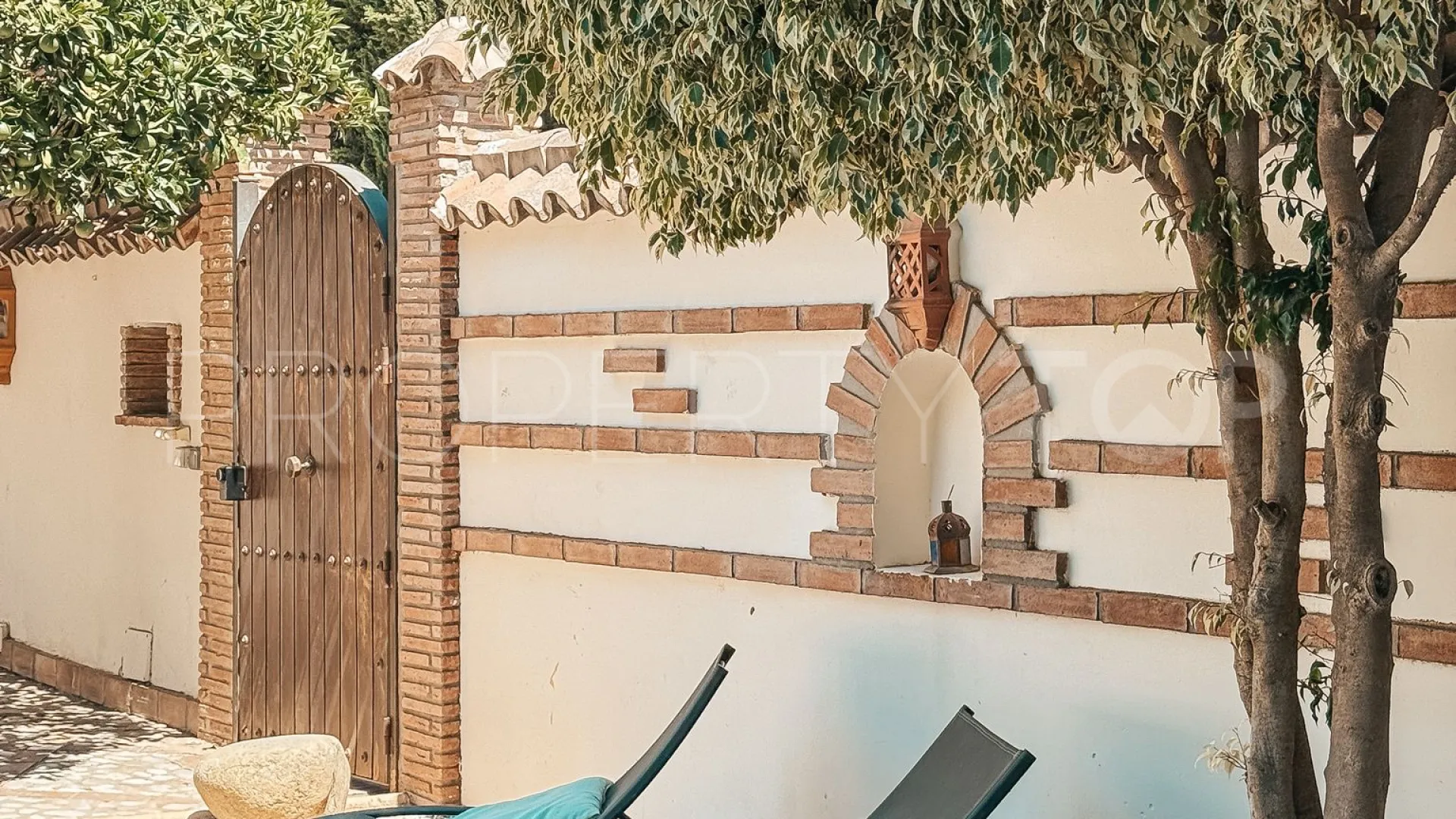 Villa for sale in Nueva Andalucia with 5 bedrooms