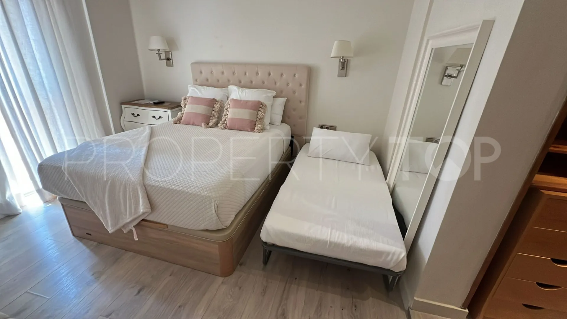 Villa for sale in Nueva Andalucia with 5 bedrooms