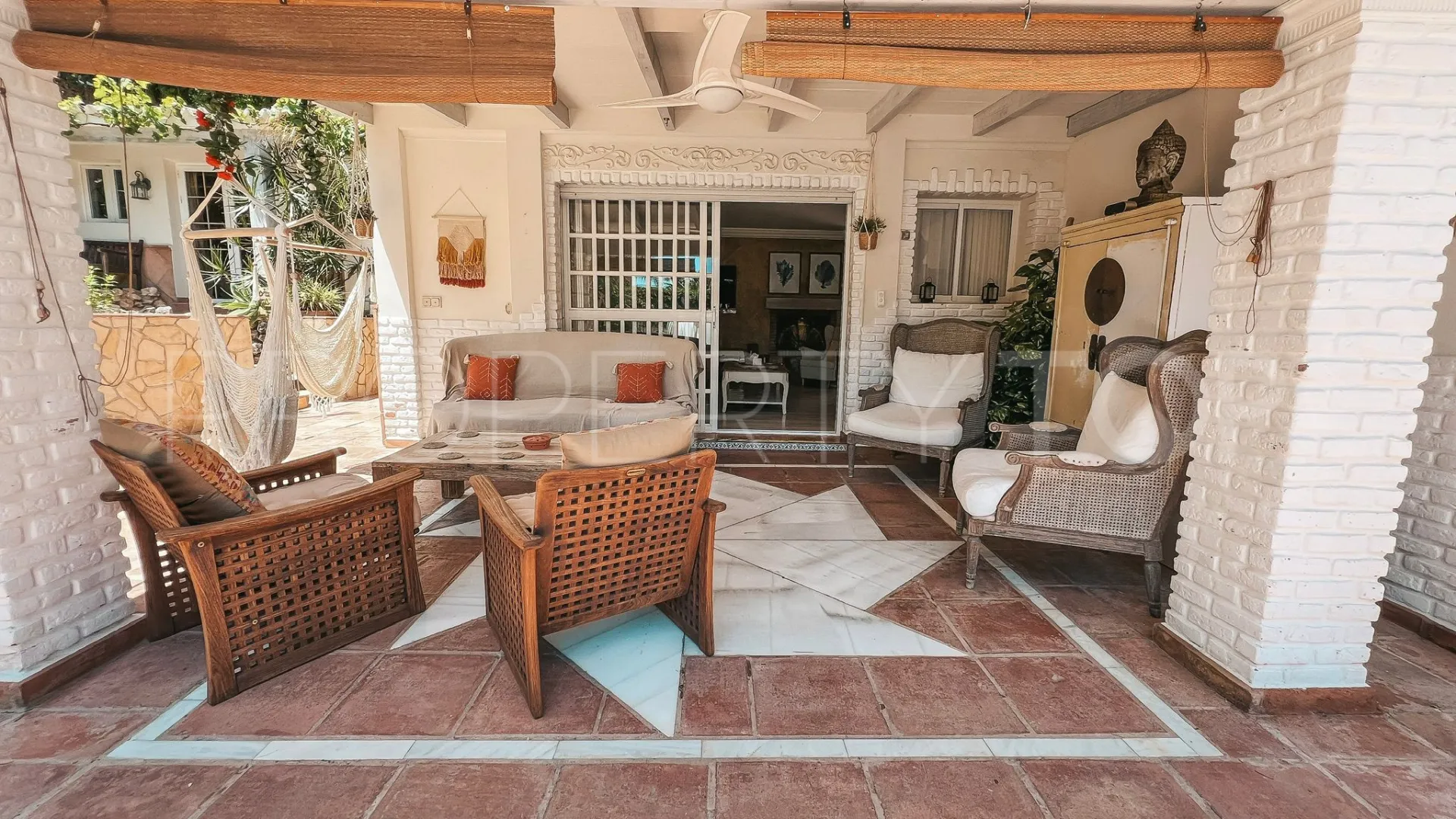 Villa for sale in Nueva Andalucia with 5 bedrooms