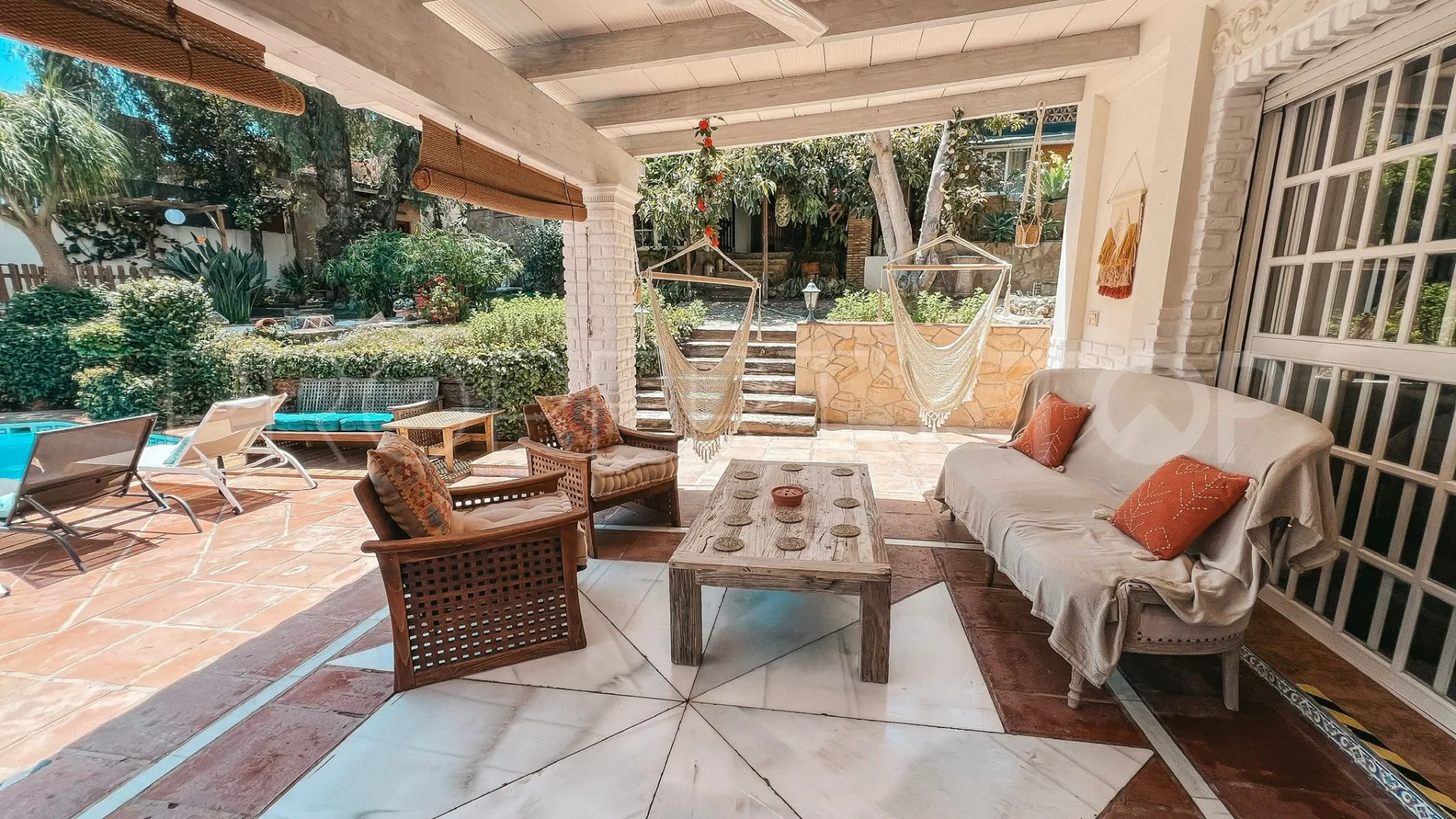 Villa for sale in Nueva Andalucia with 5 bedrooms