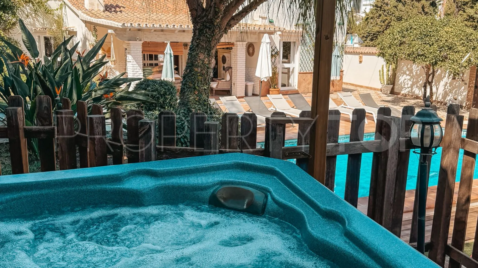 Villa for sale in Nueva Andalucia with 5 bedrooms