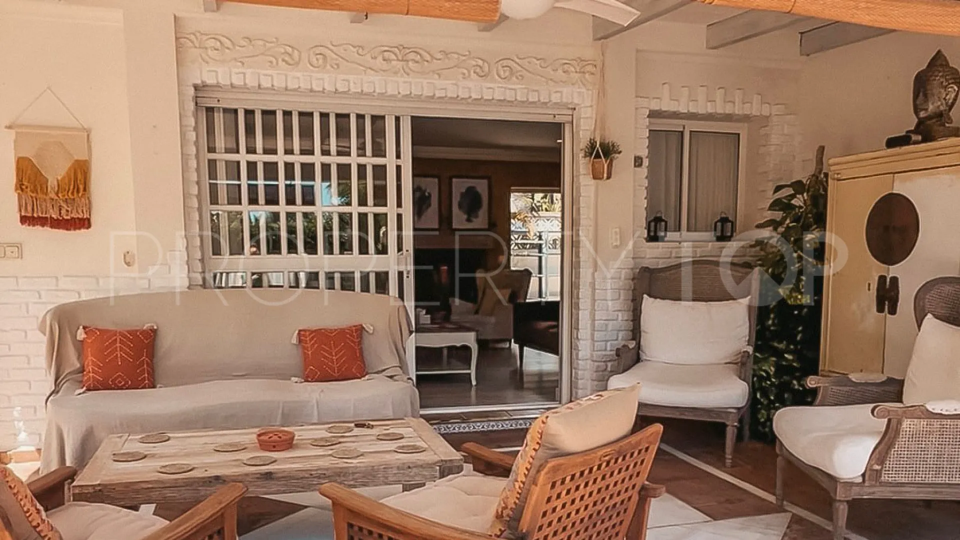 Villa for sale in Nueva Andalucia with 5 bedrooms