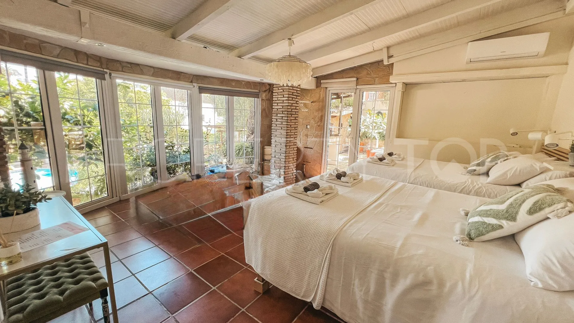 Villa for sale in Nueva Andalucia with 5 bedrooms