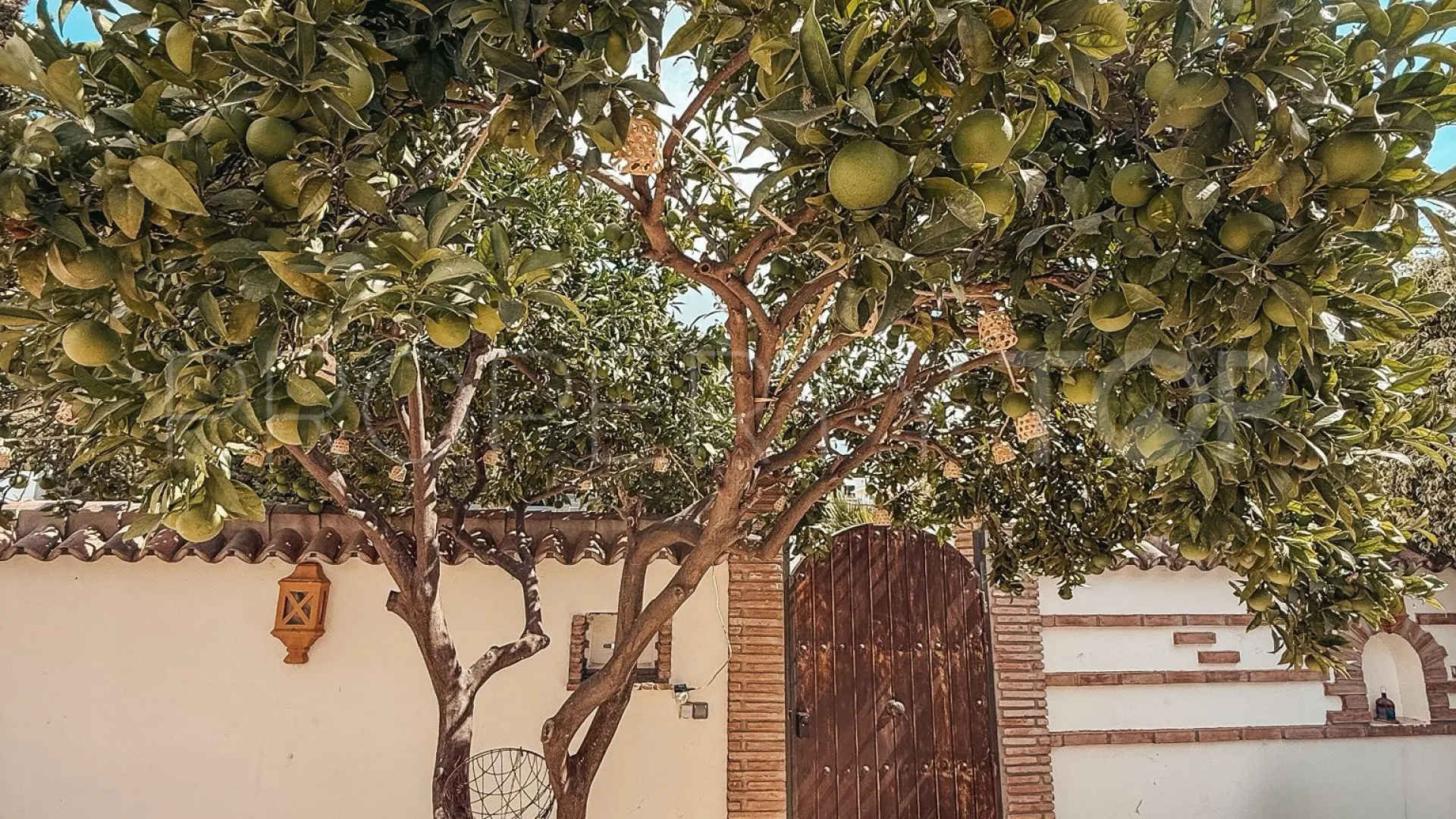 Villa for sale in Nueva Andalucia with 5 bedrooms