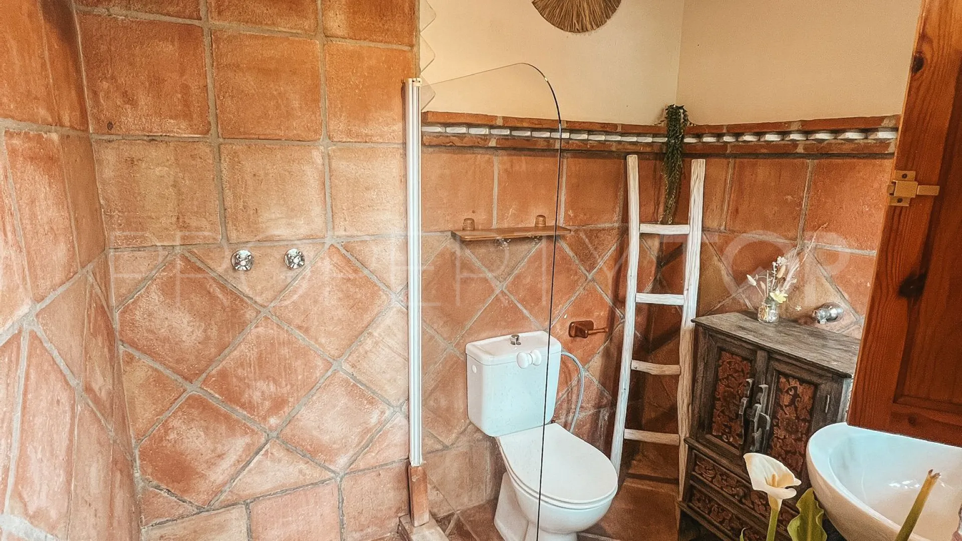 Villa for sale in Nueva Andalucia with 5 bedrooms