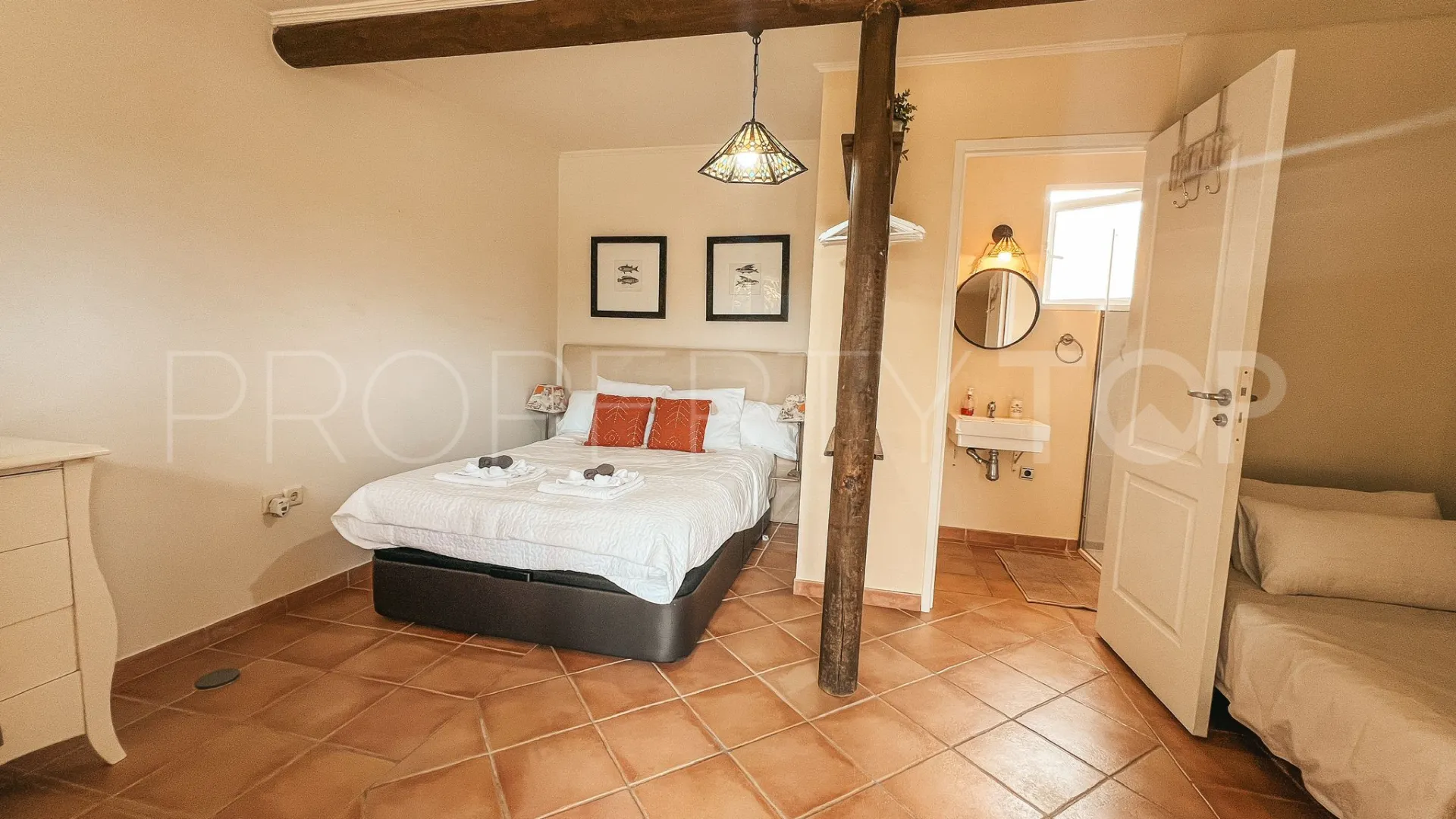 Villa for sale in Nueva Andalucia with 5 bedrooms
