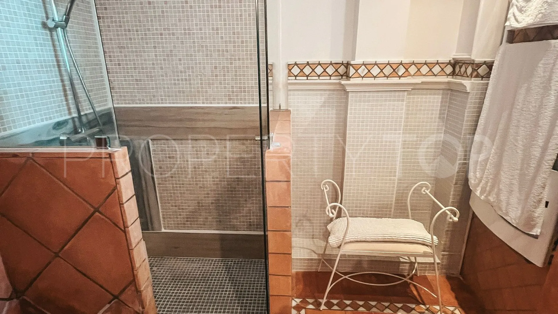 Villa for sale in Nueva Andalucia with 5 bedrooms