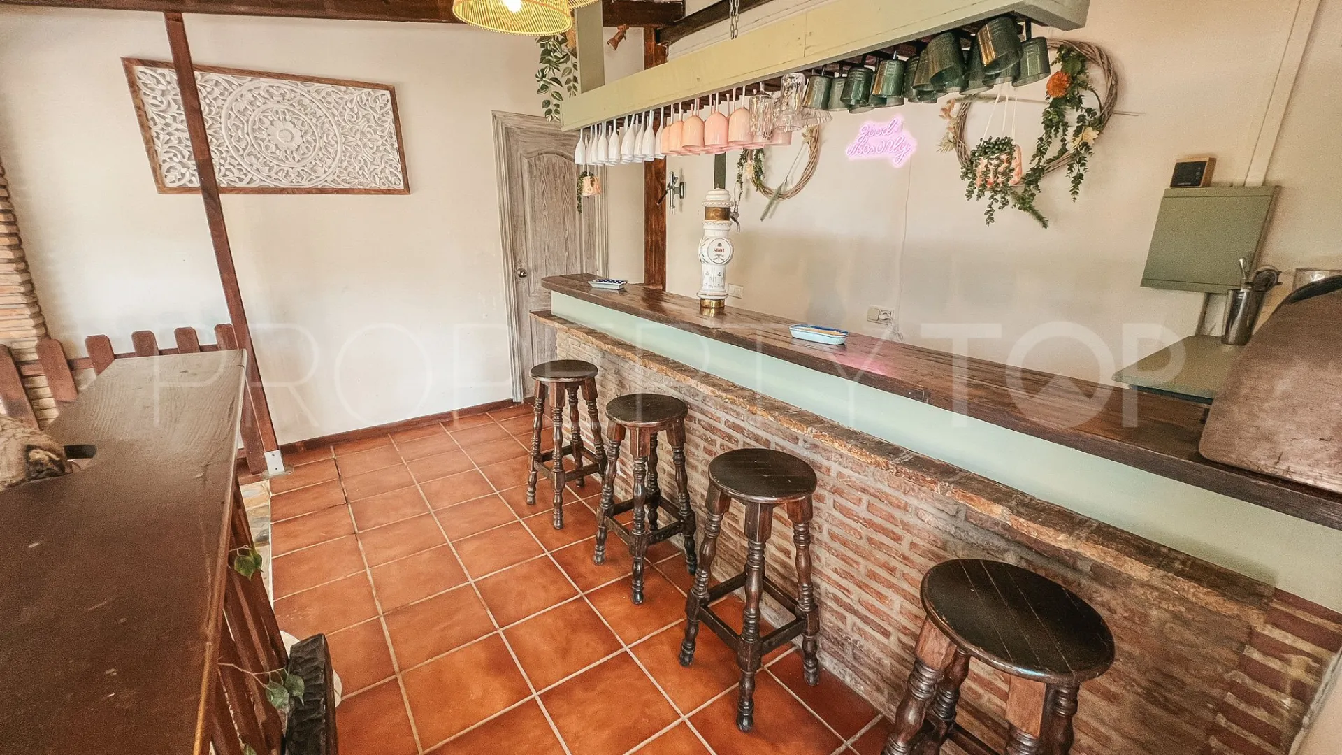 Villa for sale in Nueva Andalucia with 5 bedrooms