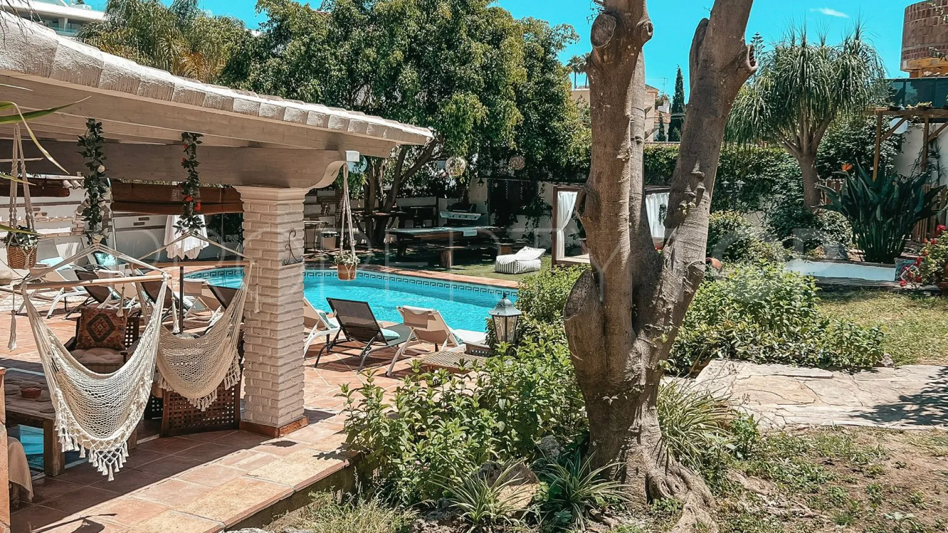 Villa for sale in Nueva Andalucia with 5 bedrooms