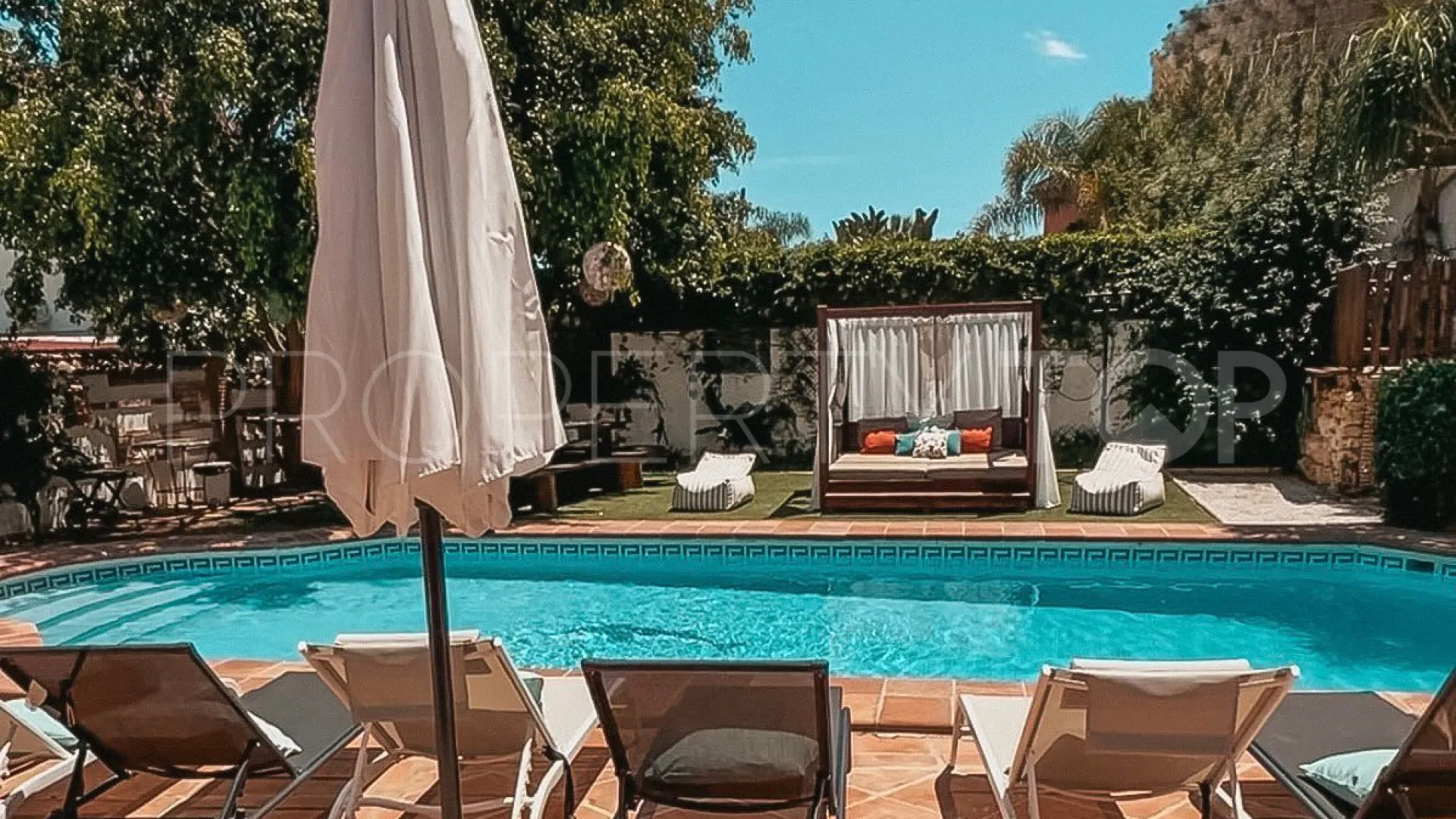 Villa for sale in Nueva Andalucia with 5 bedrooms
