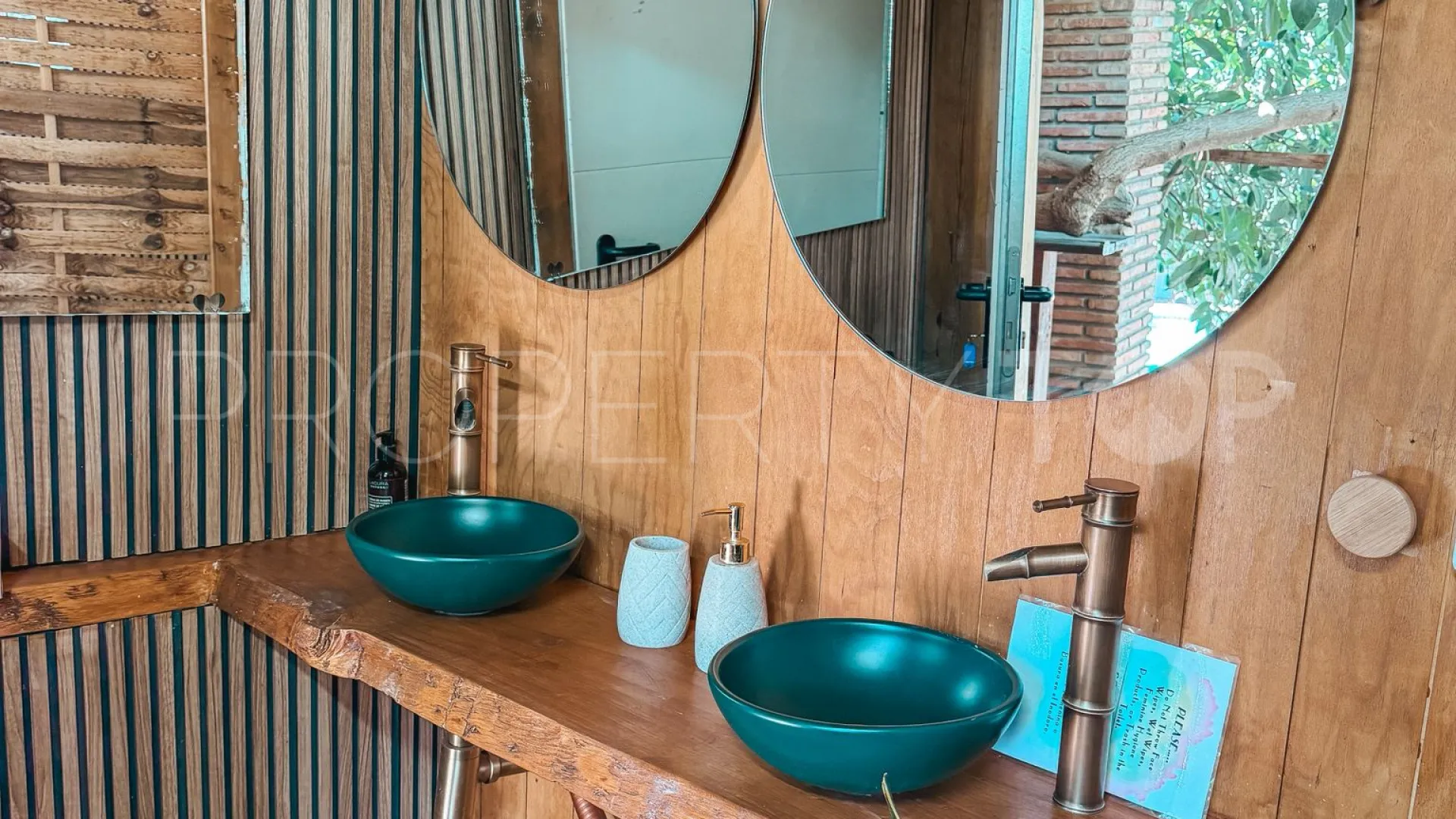 Villa for sale in Nueva Andalucia with 5 bedrooms