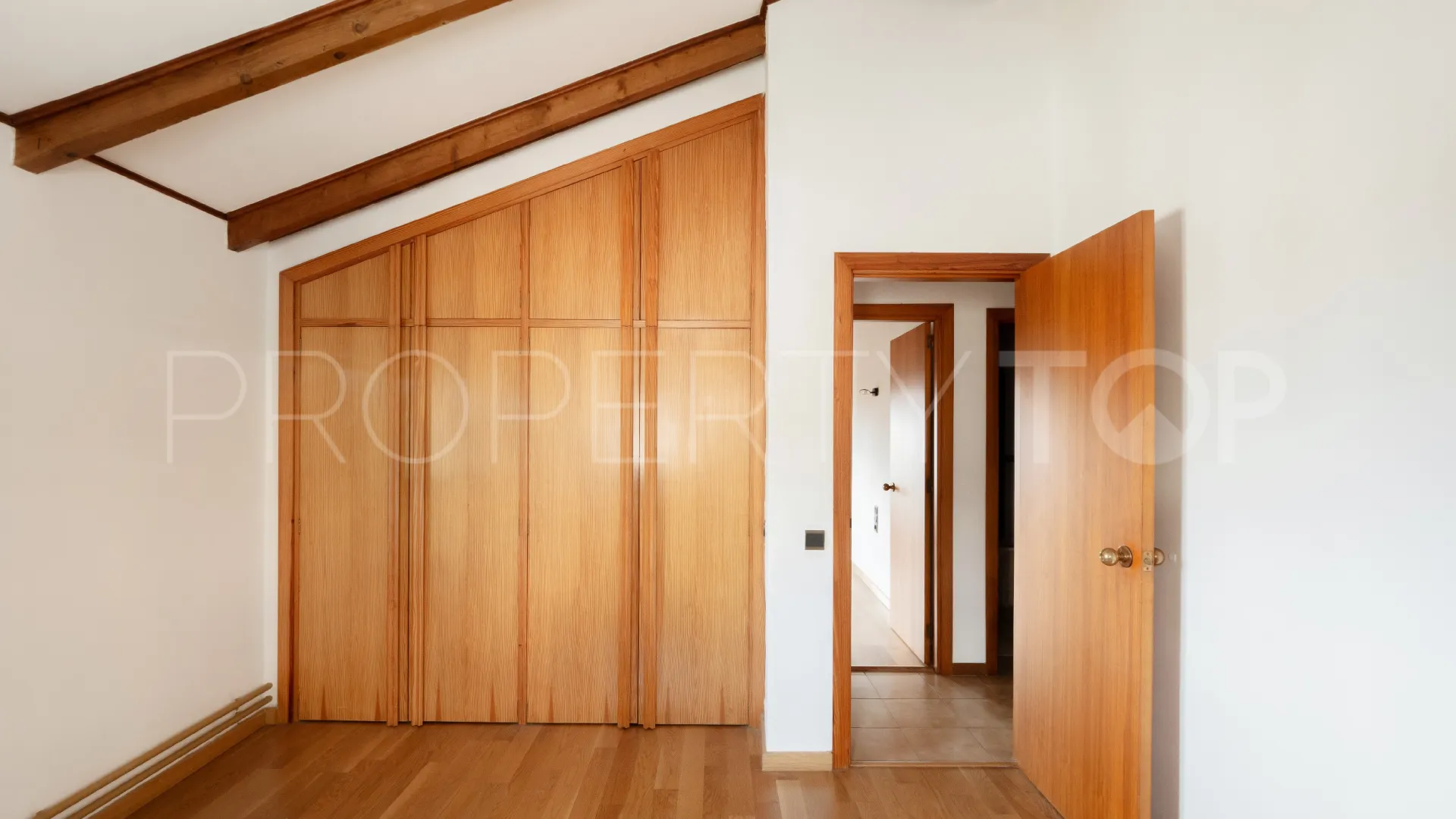 For sale house in Génova with 6 bedrooms