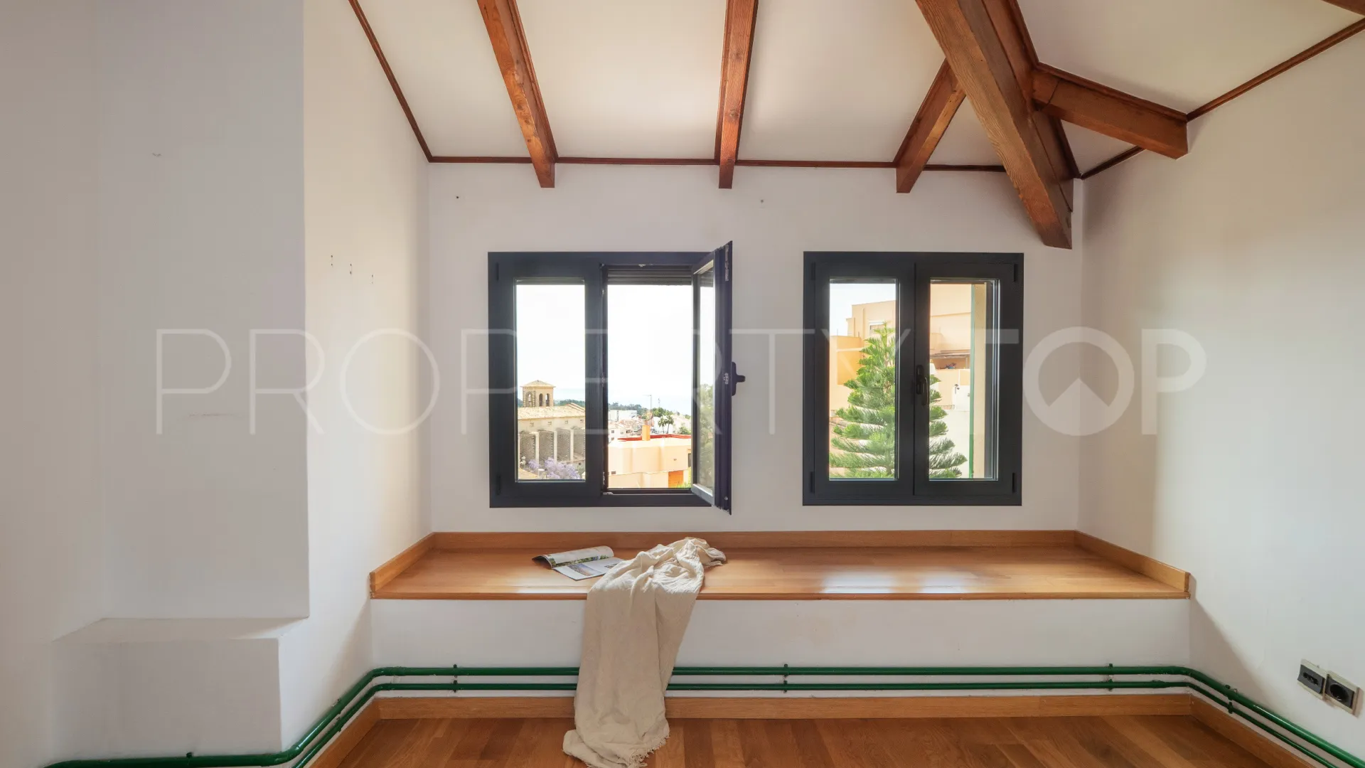 For sale house in Génova with 6 bedrooms