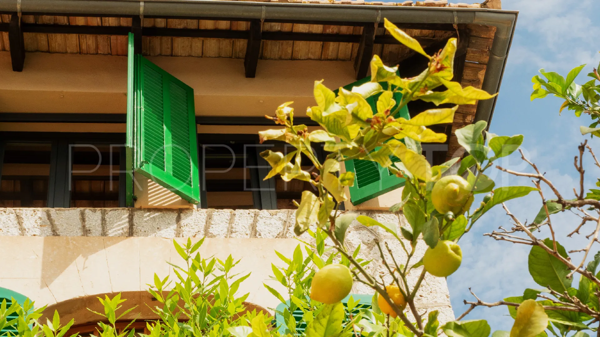 For sale house in Génova with 6 bedrooms