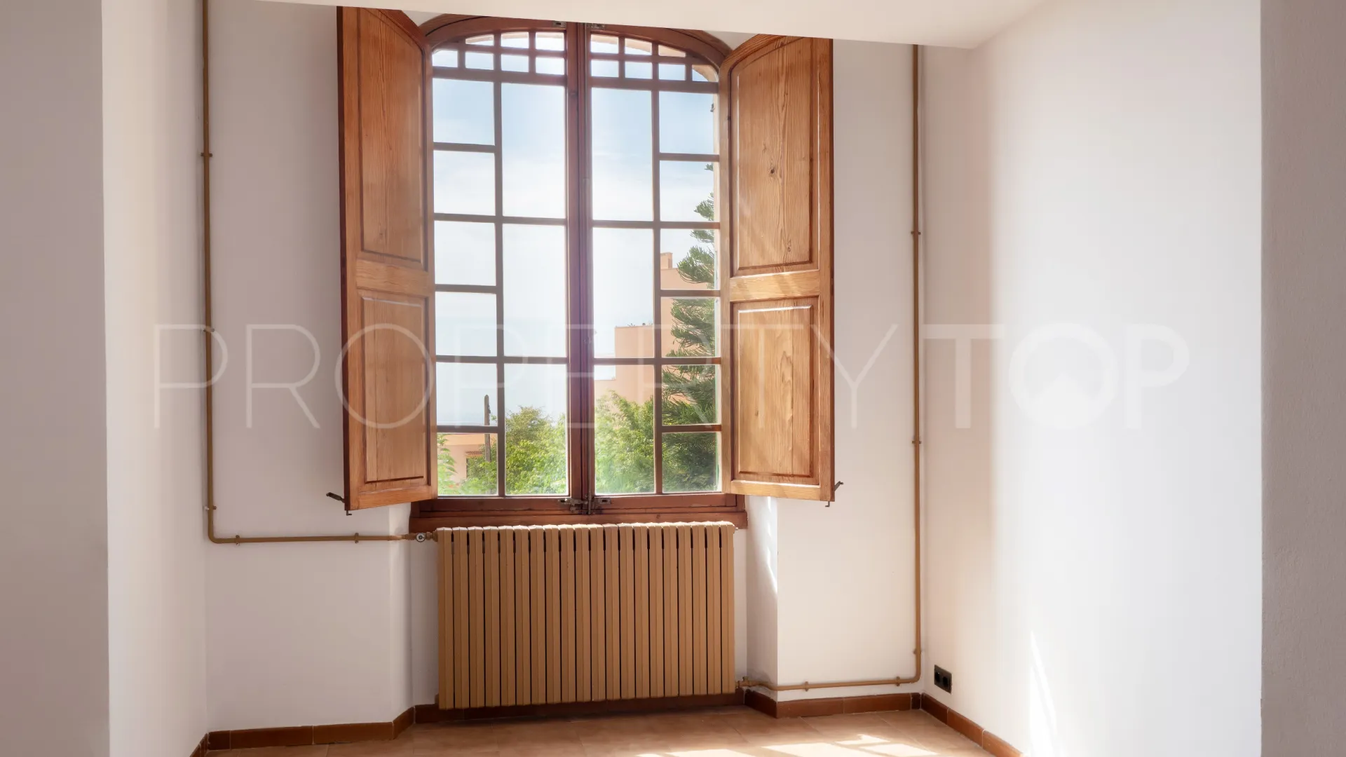 For sale house in Génova with 6 bedrooms