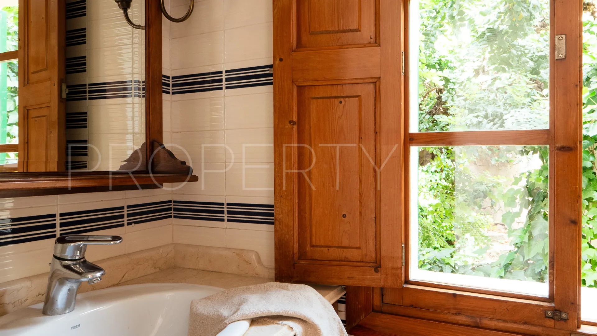 For sale house in Génova with 6 bedrooms