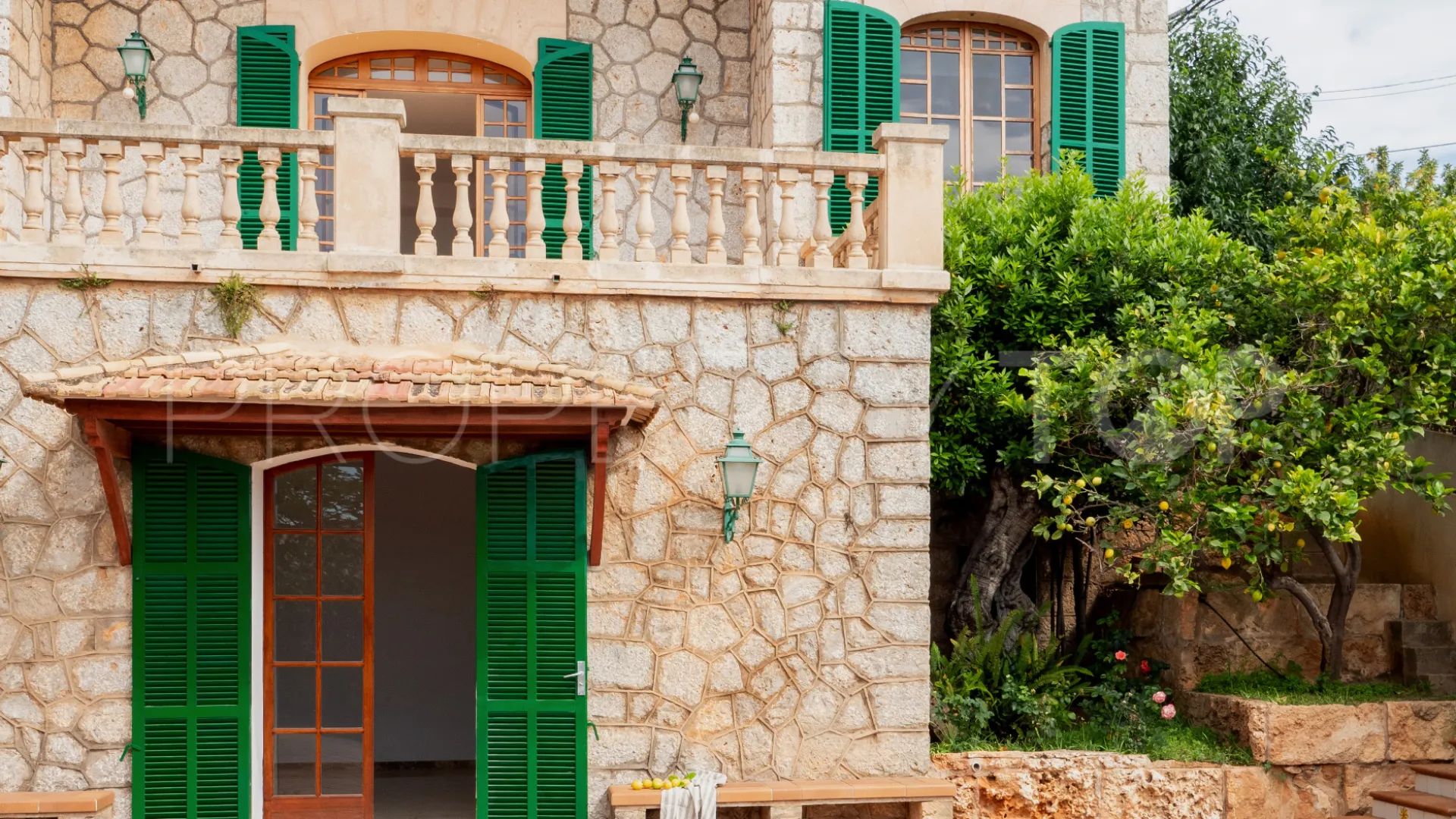 For sale house in Génova with 6 bedrooms