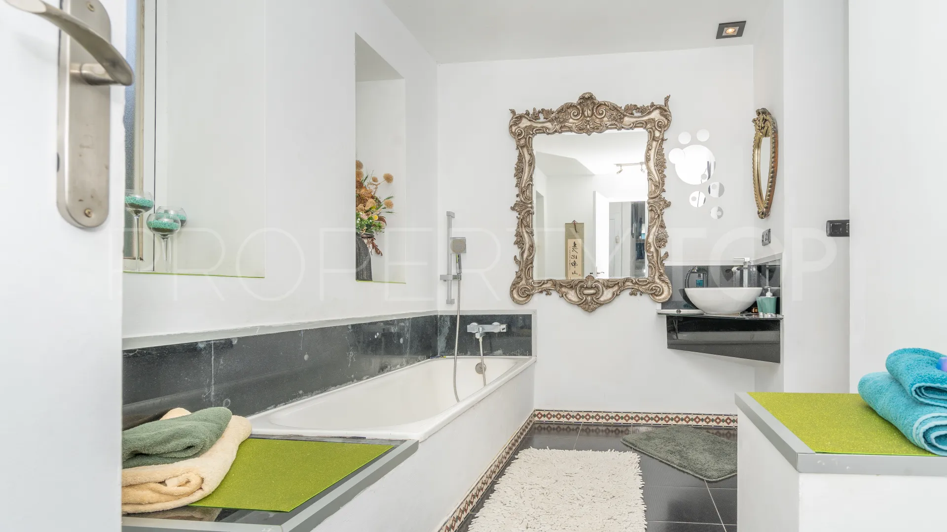 Villa de 4 dormitorios a la venta en Estepona Golf