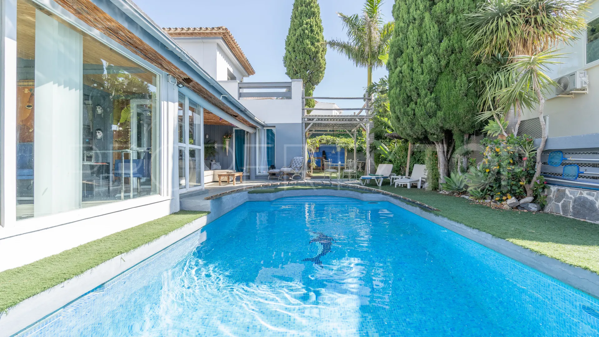 Villa de 4 dormitorios a la venta en Estepona Golf