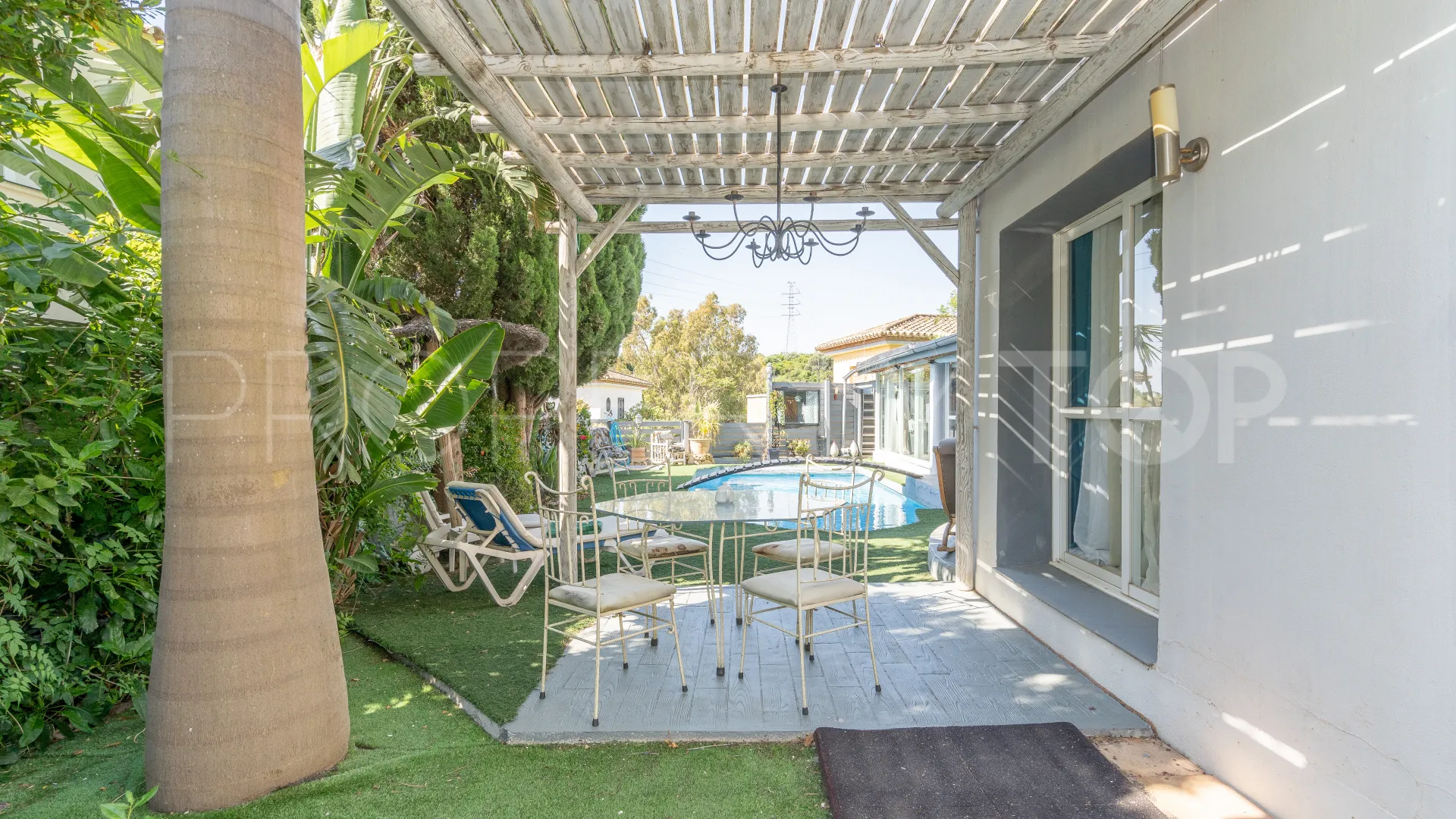 Villa de 4 dormitorios a la venta en Estepona Golf