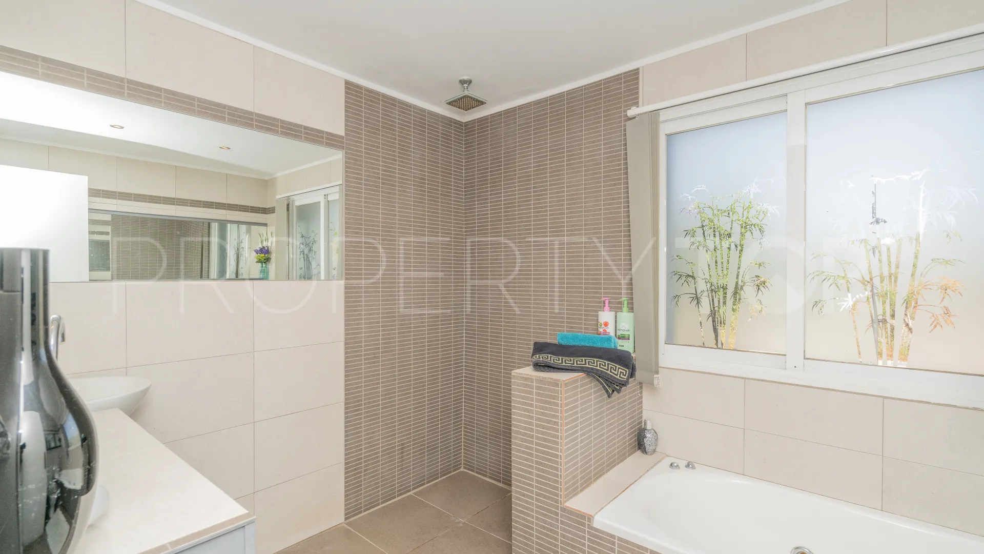 Villa de 4 dormitorios a la venta en Estepona Golf