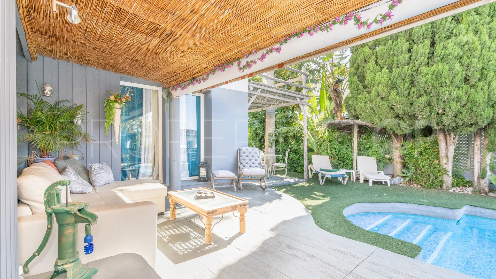 Villa de 4 dormitorios a la venta en Estepona Golf