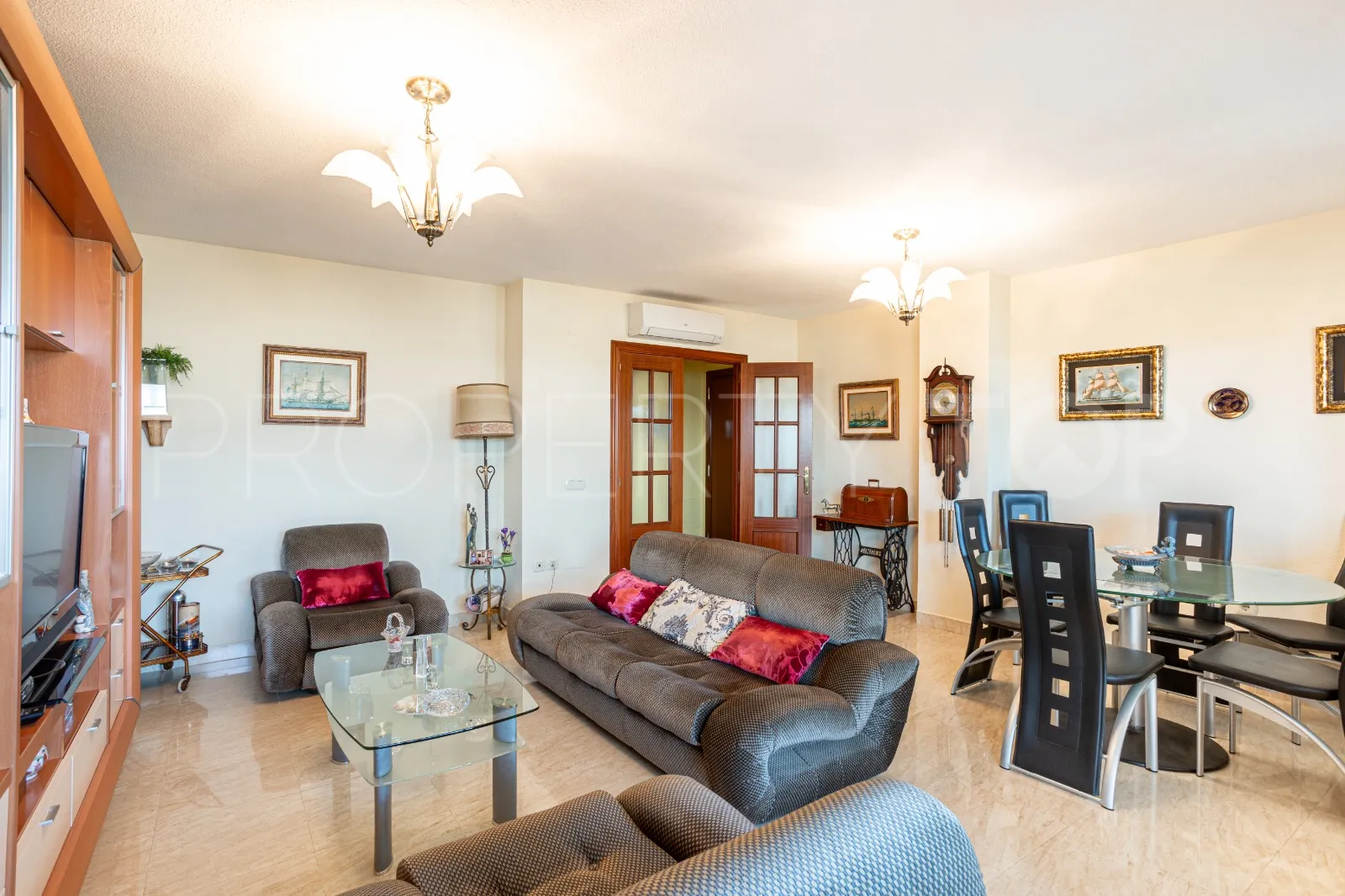 Comprar apartamento con 3 dormitorios en El Castillo