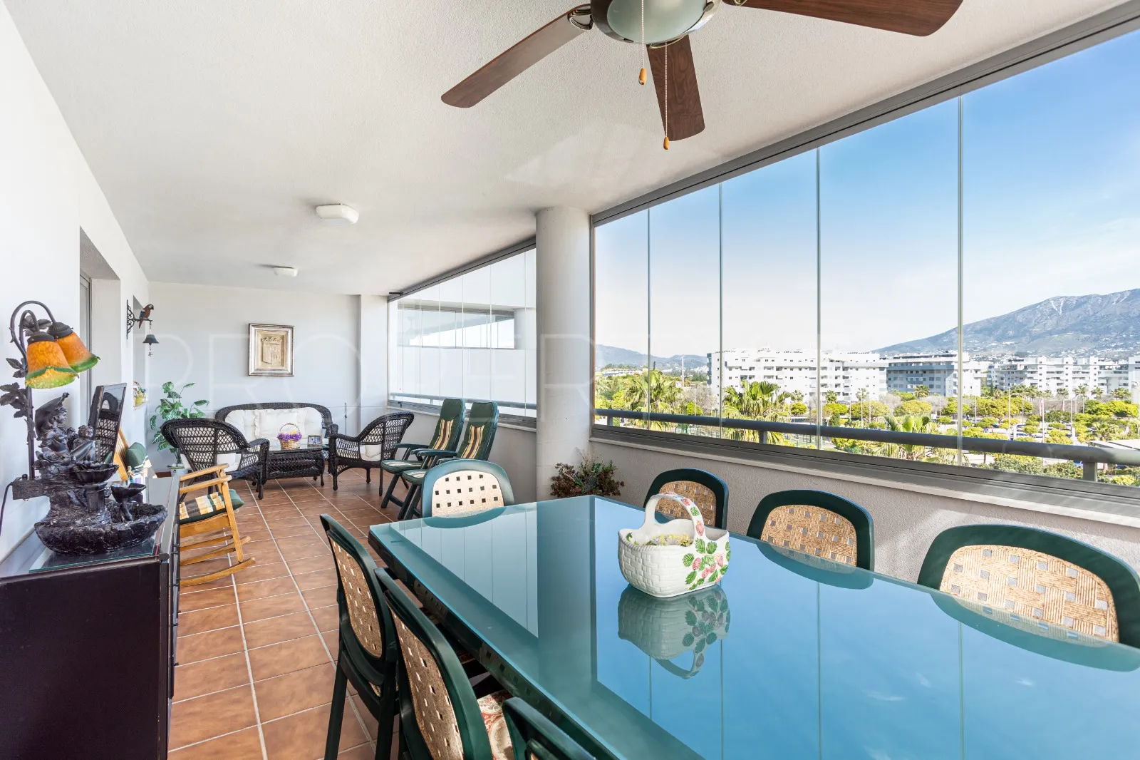 Comprar apartamento con 3 dormitorios en El Castillo