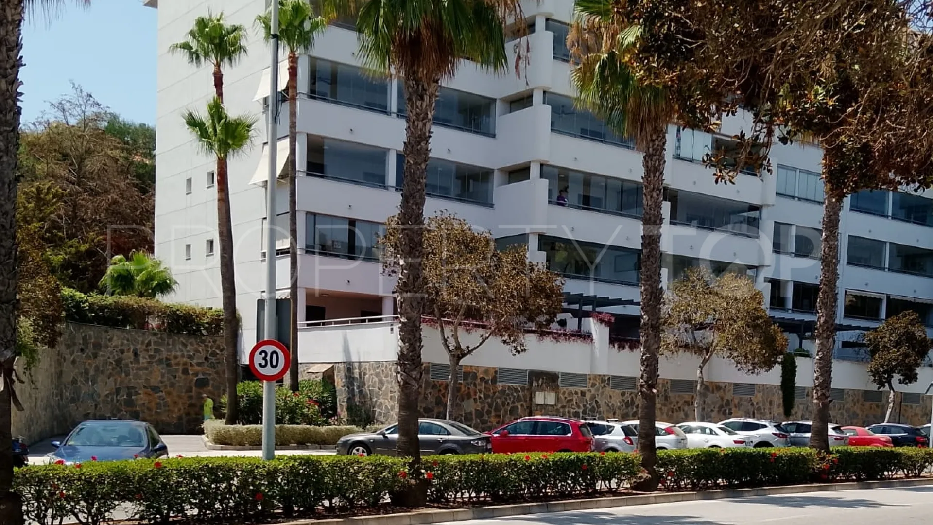 Comprar apartamento con 3 dormitorios en El Castillo