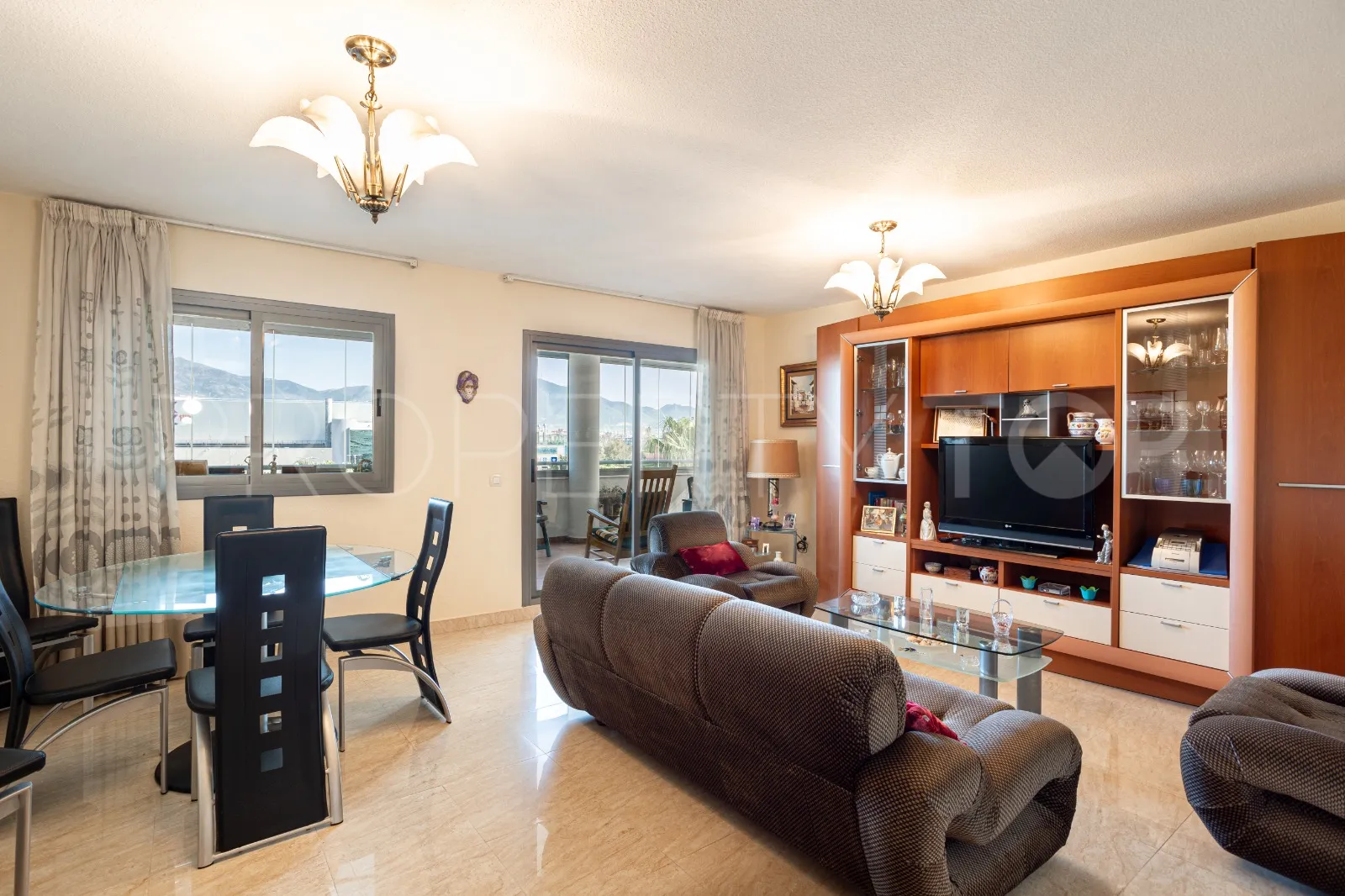 Comprar apartamento con 3 dormitorios en El Castillo
