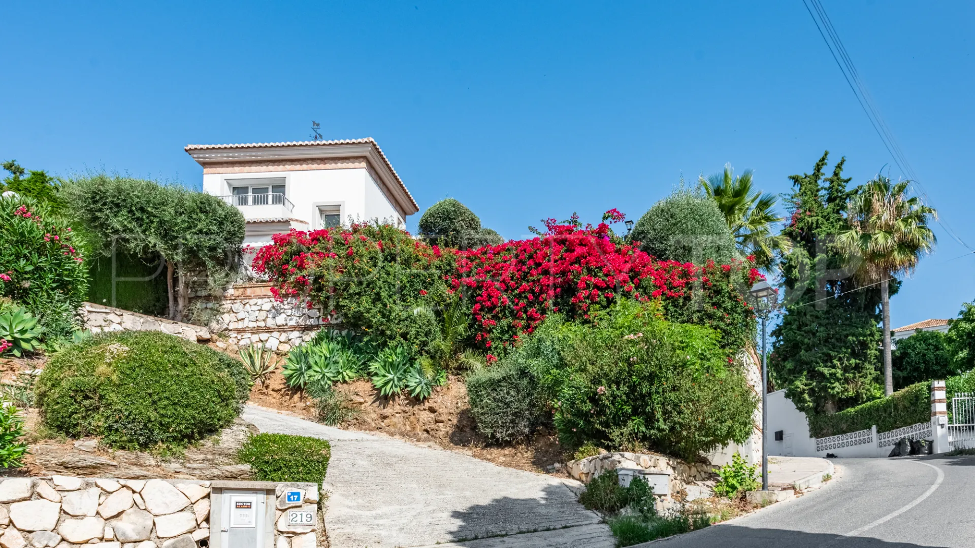 For sale villa in Sierrezuela with 6 bedrooms