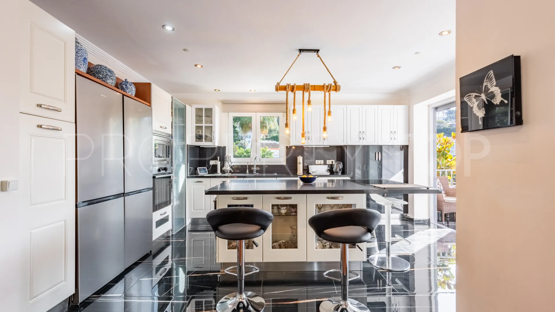 For sale villa in Sierrezuela with 6 bedrooms