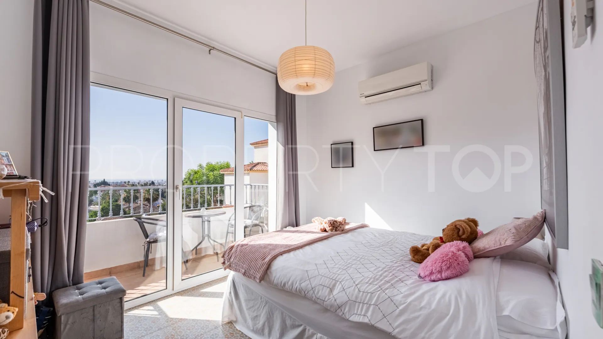 For sale villa in Sierrezuela with 6 bedrooms