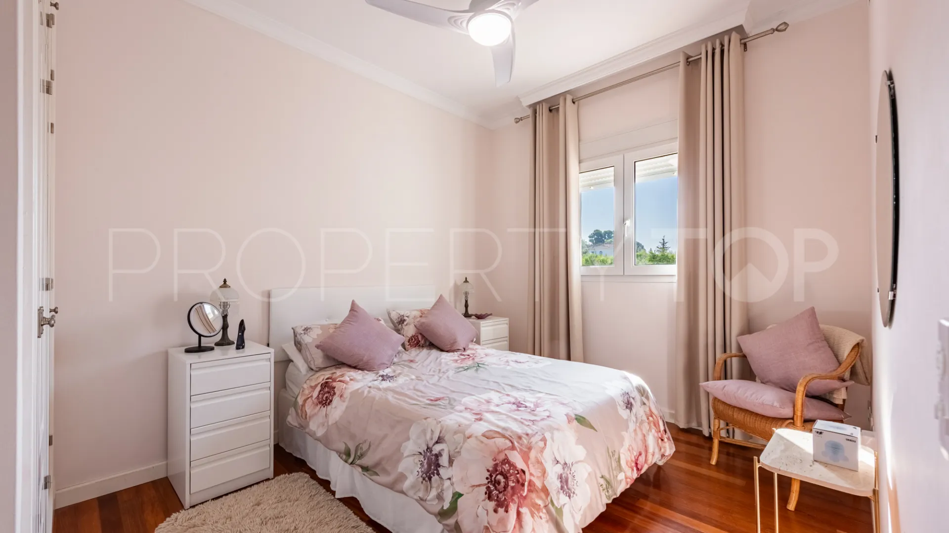 For sale villa in Sierrezuela with 6 bedrooms