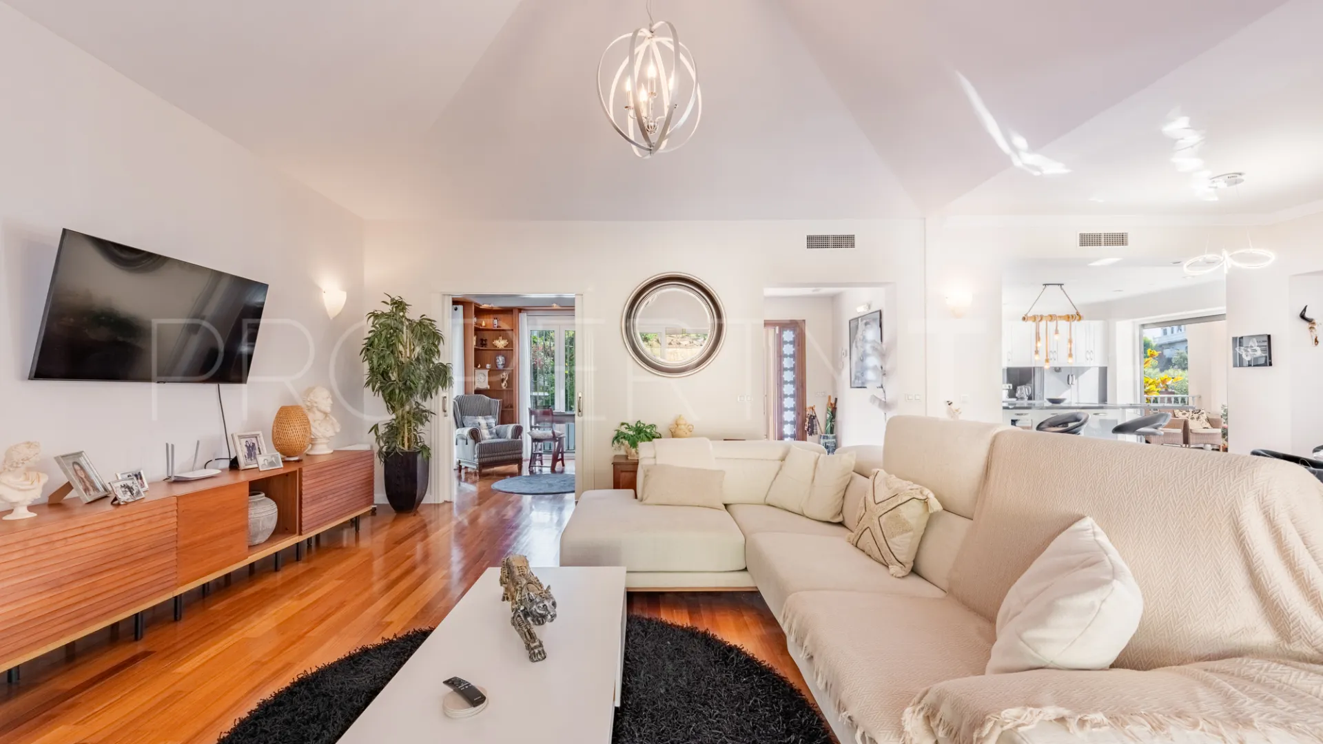 For sale villa in Sierrezuela with 6 bedrooms