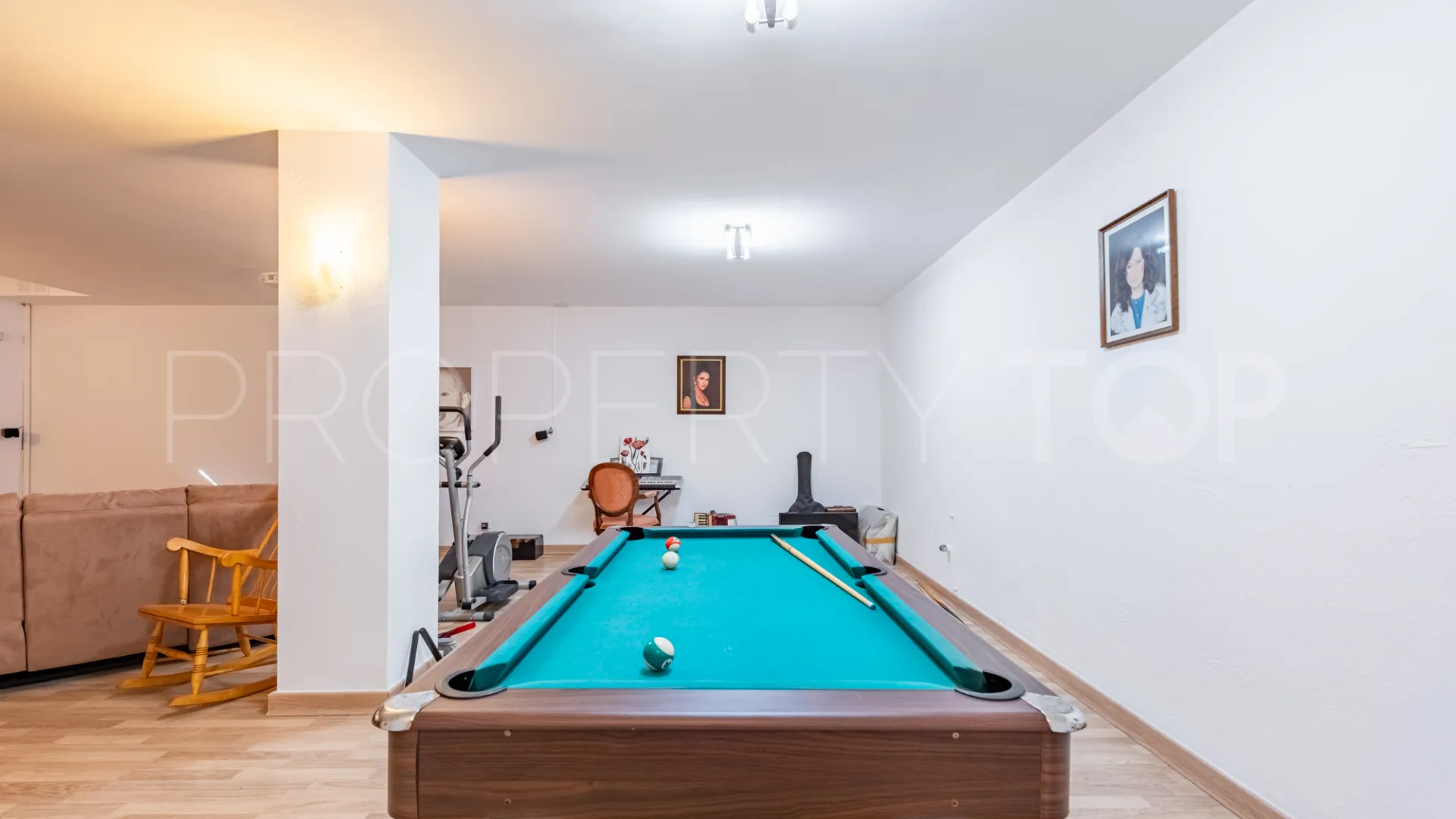For sale villa in Sierrezuela with 6 bedrooms