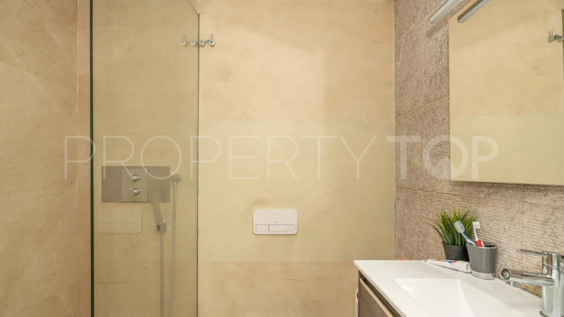 For sale town house in Estepona Town