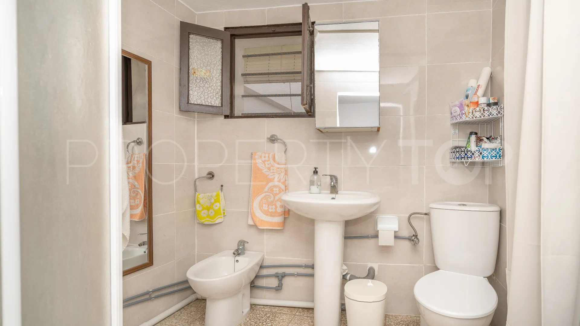 Adosado en venta de 6 dormitorios en Estepona Casco Antiguo