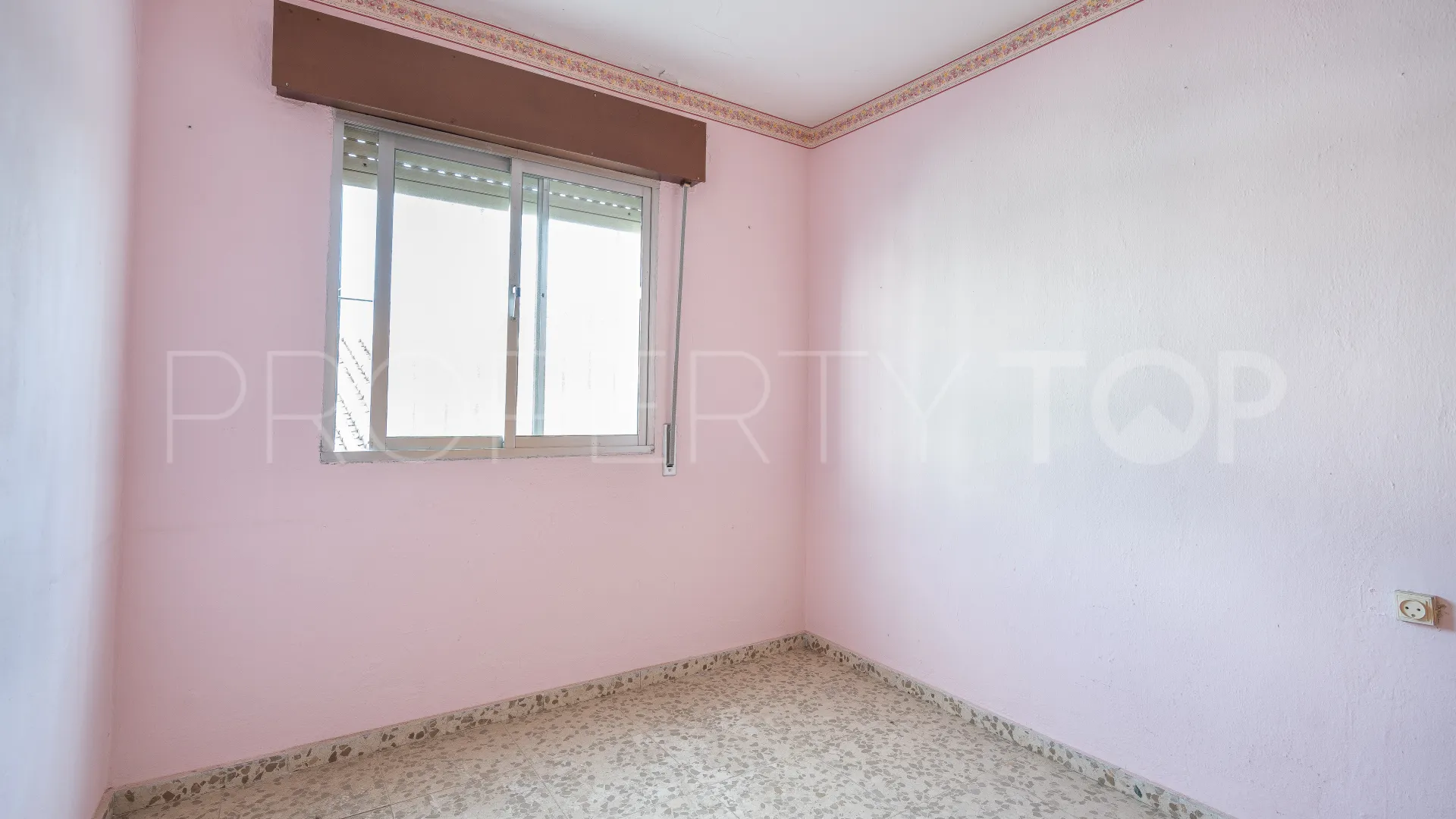 Adosado en venta de 6 dormitorios en Estepona Casco Antiguo