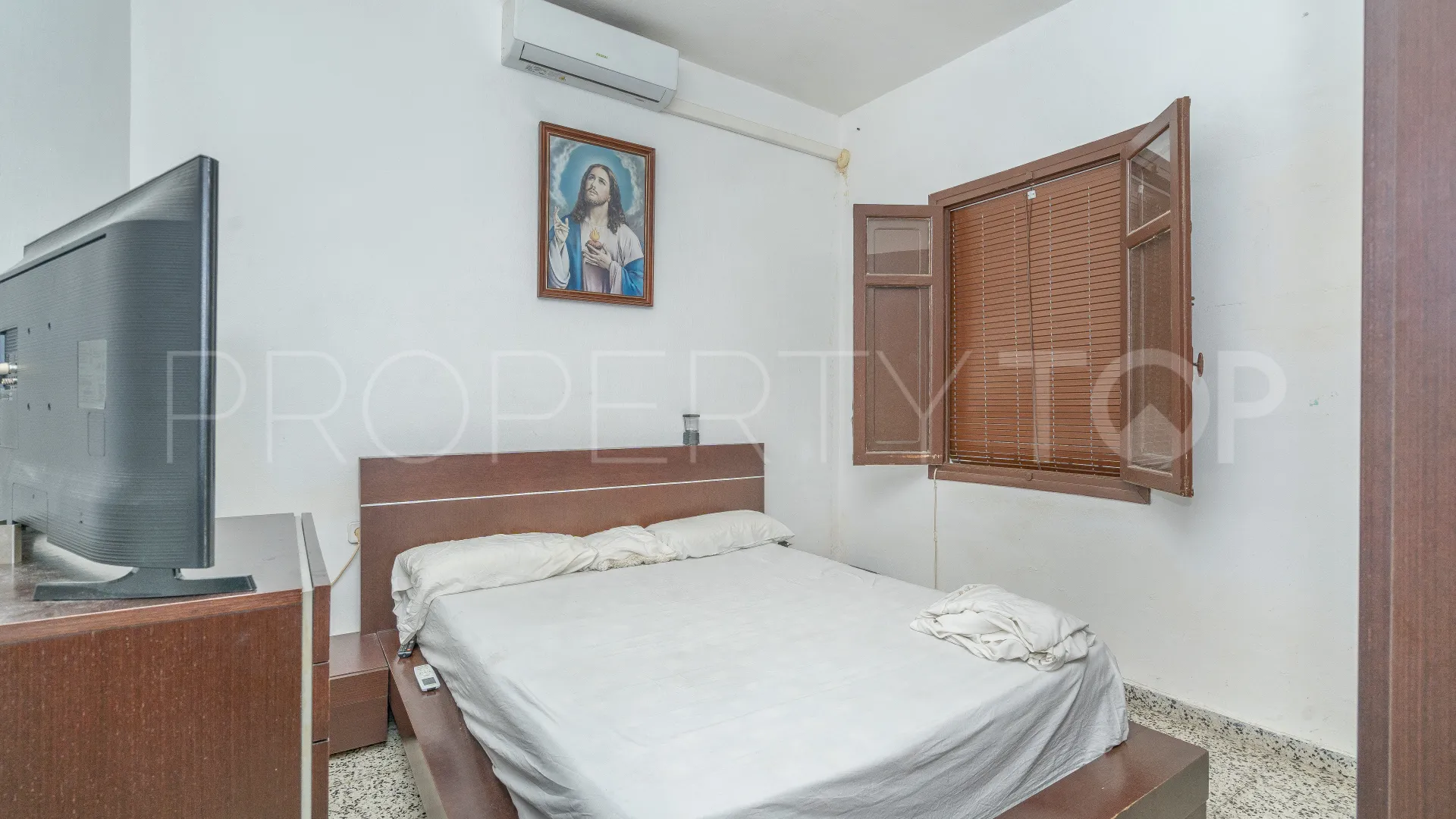 Adosado en venta de 6 dormitorios en Estepona Casco Antiguo