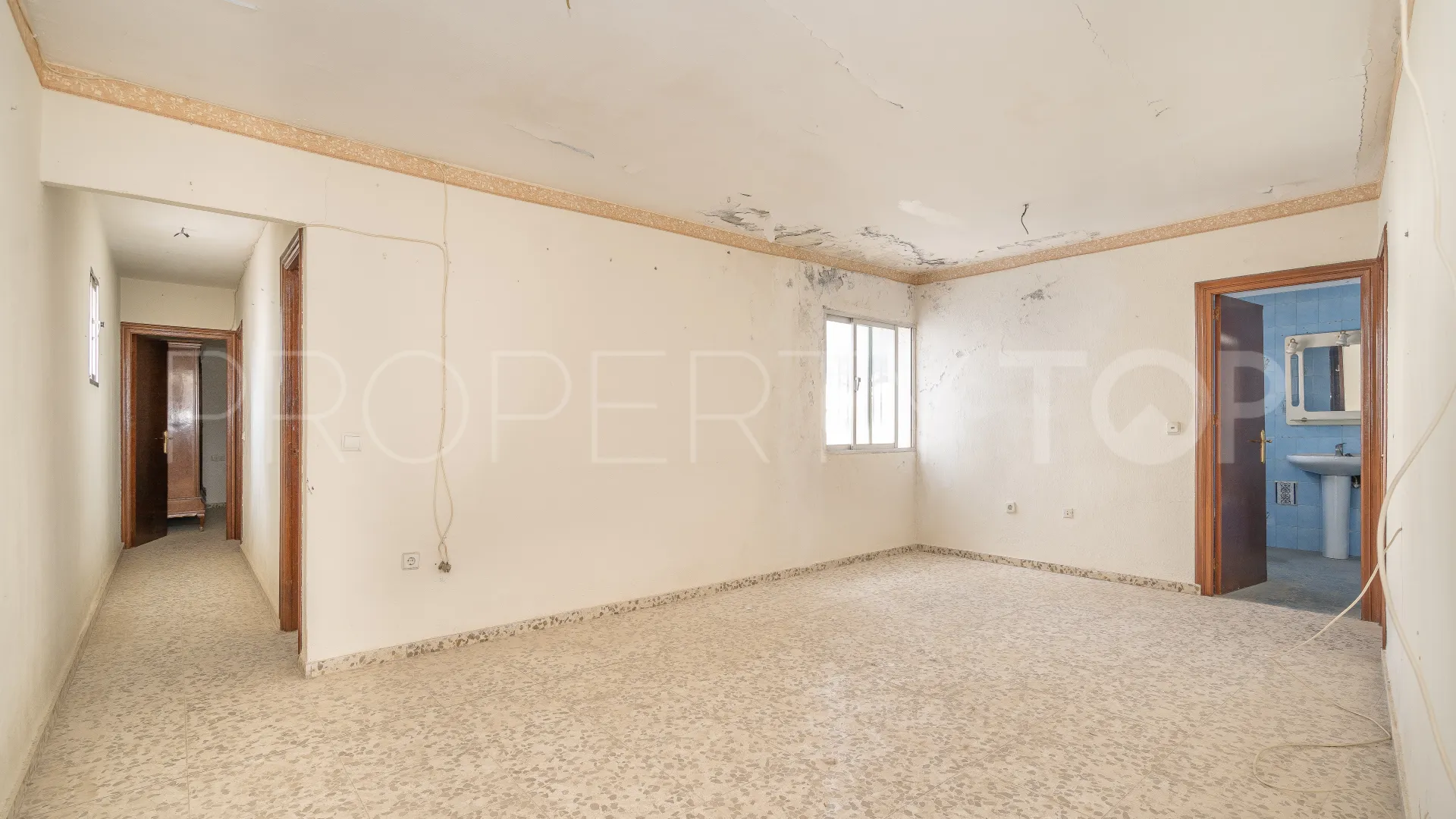 Adosado en venta de 6 dormitorios en Estepona Casco Antiguo