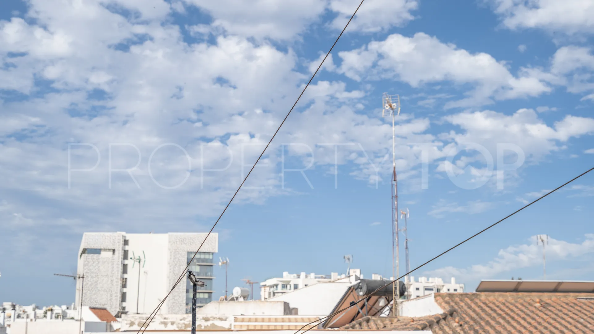 Adosado en venta de 6 dormitorios en Estepona Casco Antiguo